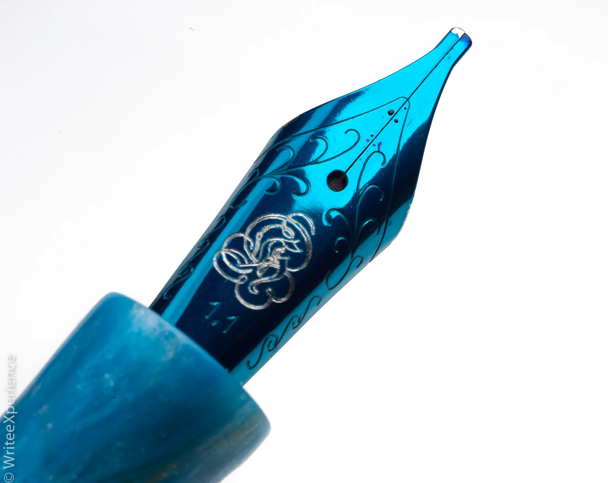 WriteeXperience-Hinze_Pen_Company_Empyrean_Fountain_Pen-5.jpg