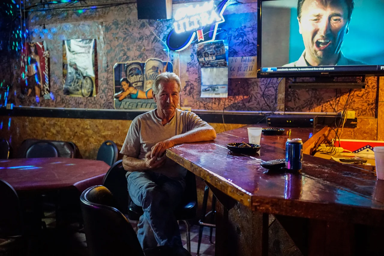 Man_with_TV_at_Bar.jpg