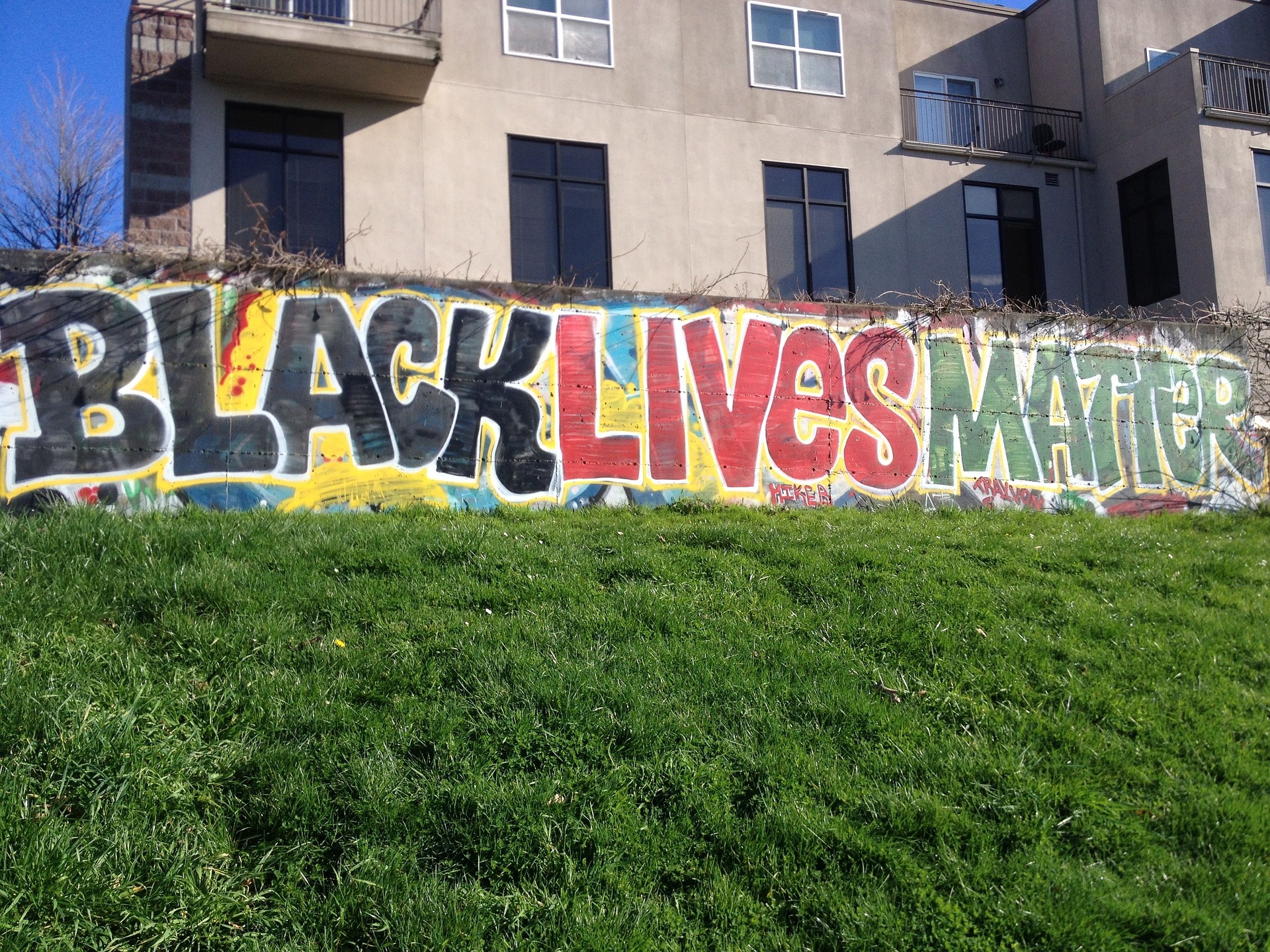 Black Lives Matter graffiti via Pixabay.