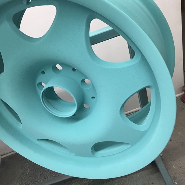 Powder looks pretty good before it goes into the oven but that gloss after is fire!  Hit us up to get your project colored the way you want. @va_finishing #powdercoat #finishhim #seafoamgreen #somedemowheels