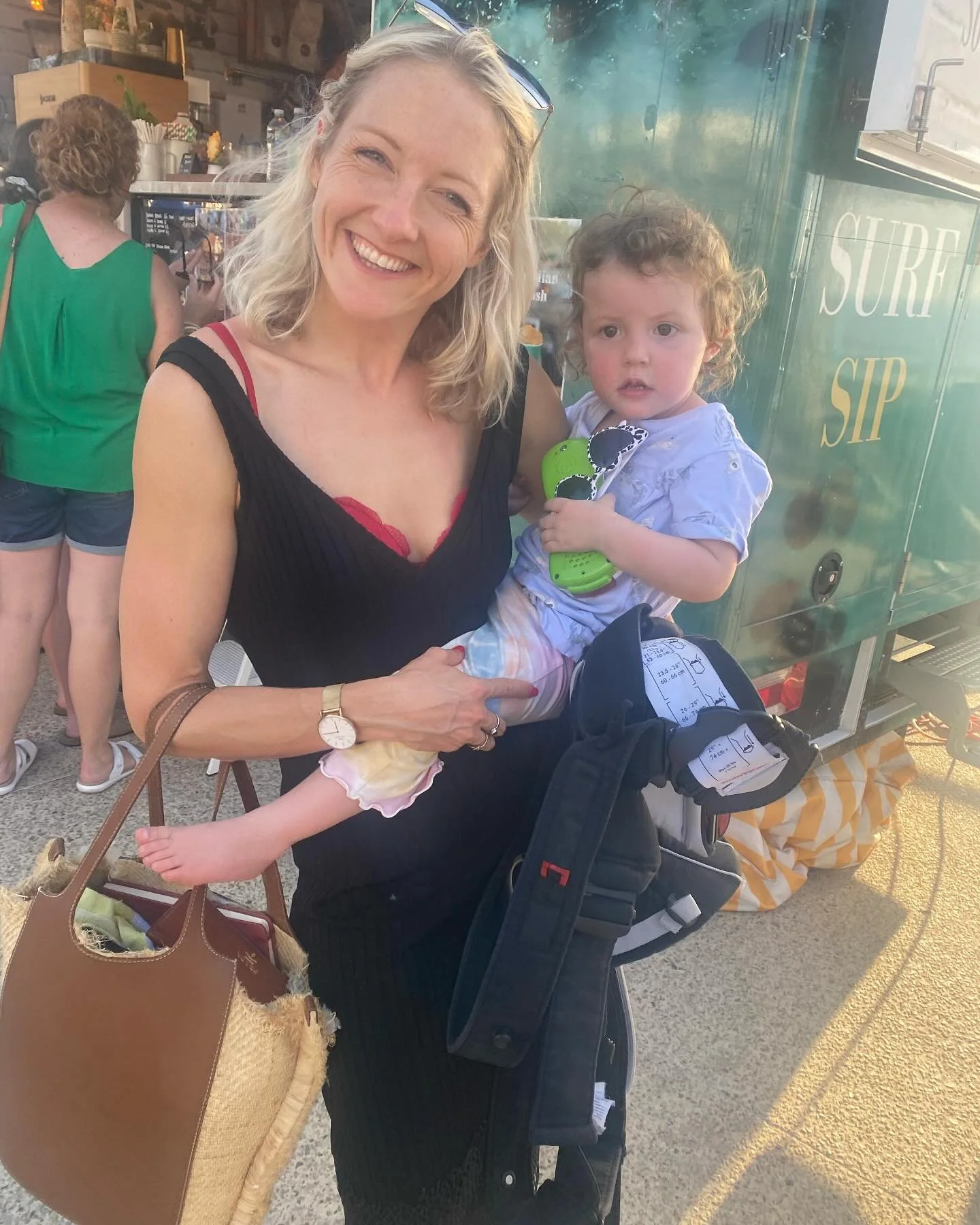 Happy #fitfriday from all of us here @lux.wellbeing - we got down to @scarborough_sunset_markets to soak up the Perth sunset and enjoy some tasty food last night and it was an amazing experience - we hope you&rsquo;re making time for your 2025 health