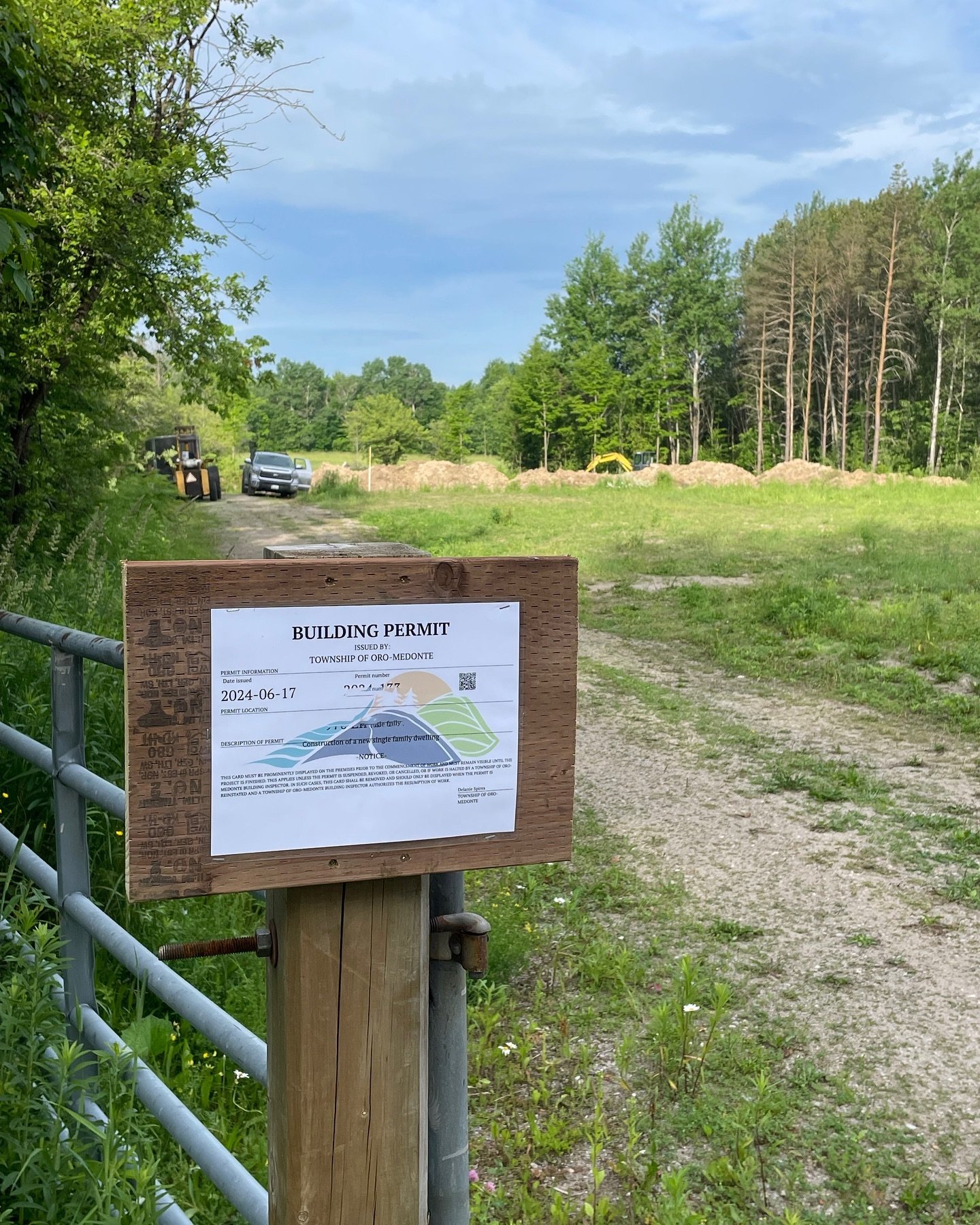 Ready to rock! Permits loaded ☑️

Building our family home on 2 acres in Oro-Medonte. We are excited to have you along for the journey!
.
.
.
#thevandriehome #moderncountryside #modernfarmhouse #englishcountryside #frenchcountryside #bungalow #whitee