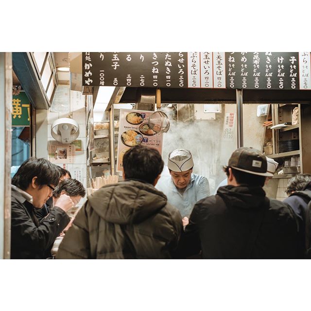 SOBA | A chef is engulfed in smoke as he prepares the soba for the people in front of him. The soba shop, Kameya, is said to be known as the birthplace of tentama soba.
.
.
.
.
.
#knshoneymoon #soba #sobashop #kameya #tentamasoba #izakaya #omoideyoko
