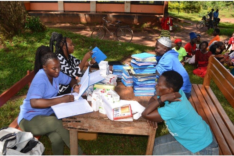 At a recent community outreach in Busede, staff for Home of Hope give out medications to treat epilepsy and sickle cell anemia. 

 #disabledchildrenmatter #childrenofuganda #homeofhopeuganda #childrenareablessing