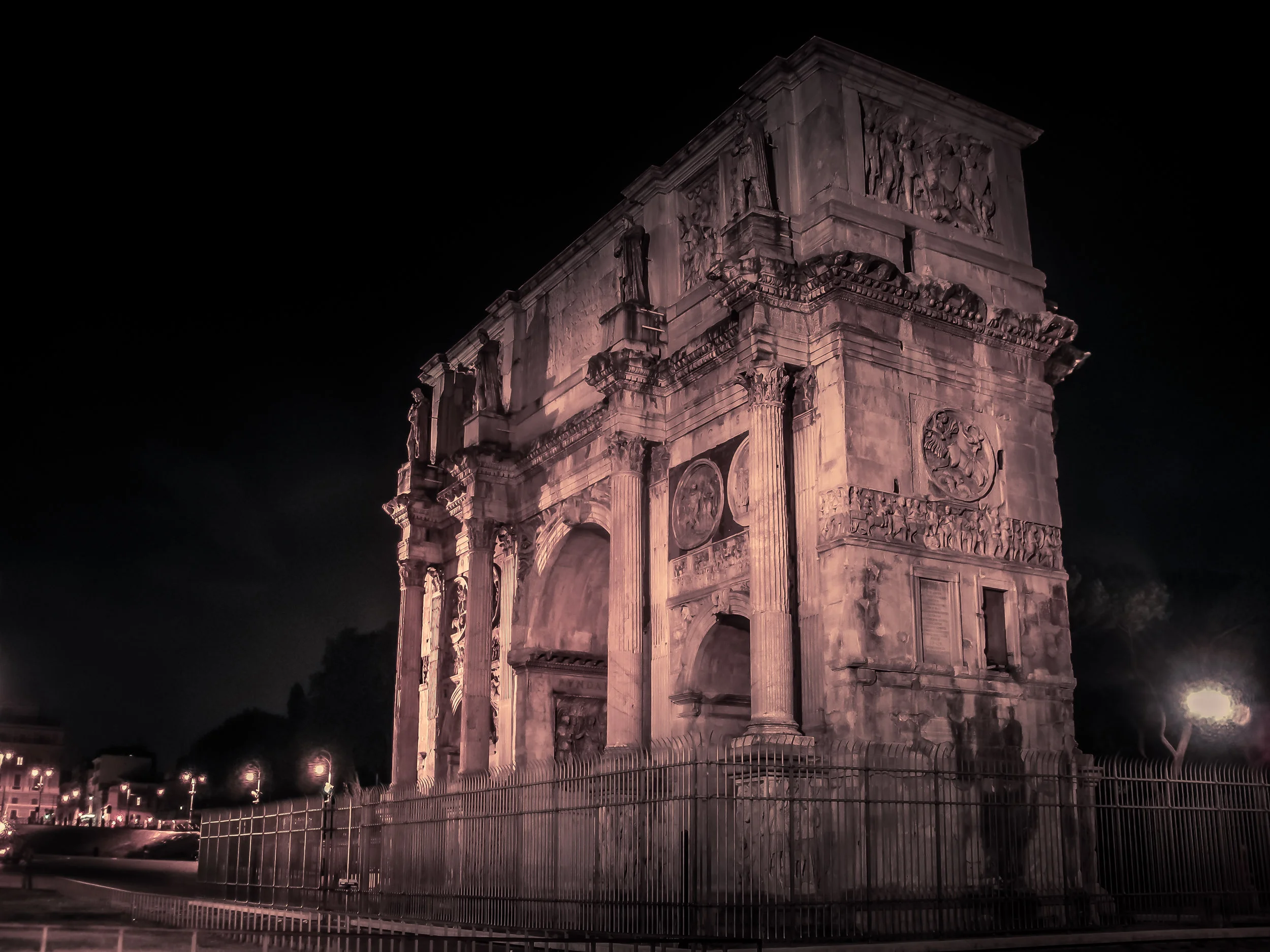 The Arch of Constantine, at night