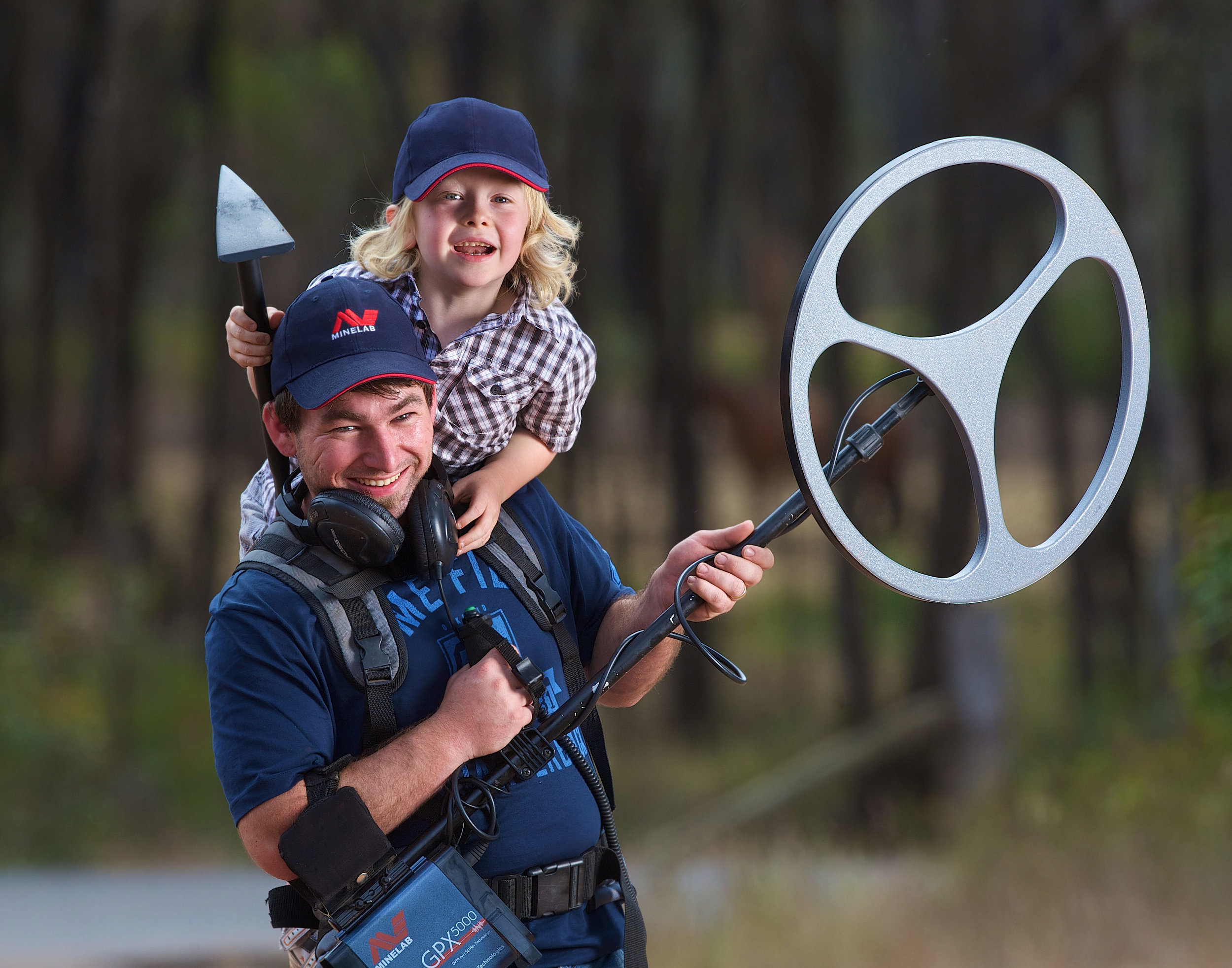 CHP_Export_3395272_Gold Fever Ben Hunter with son Joshua 5  the whole family go Gold detecting i.jpg