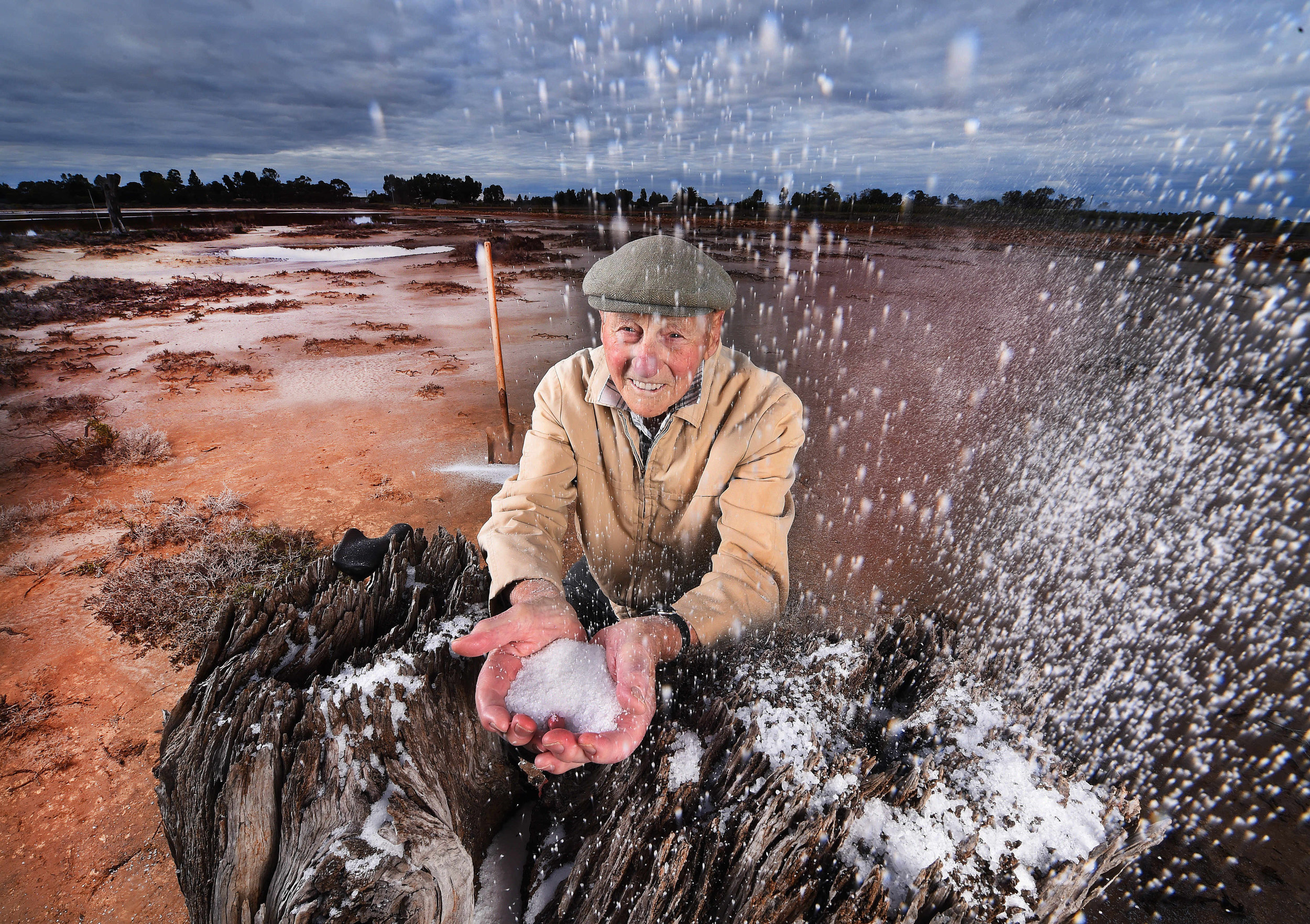 CHP_Export_124879833_Old salt Ted Southwell on salt lake near Merbein SouthPictureRob Leeson..jpg