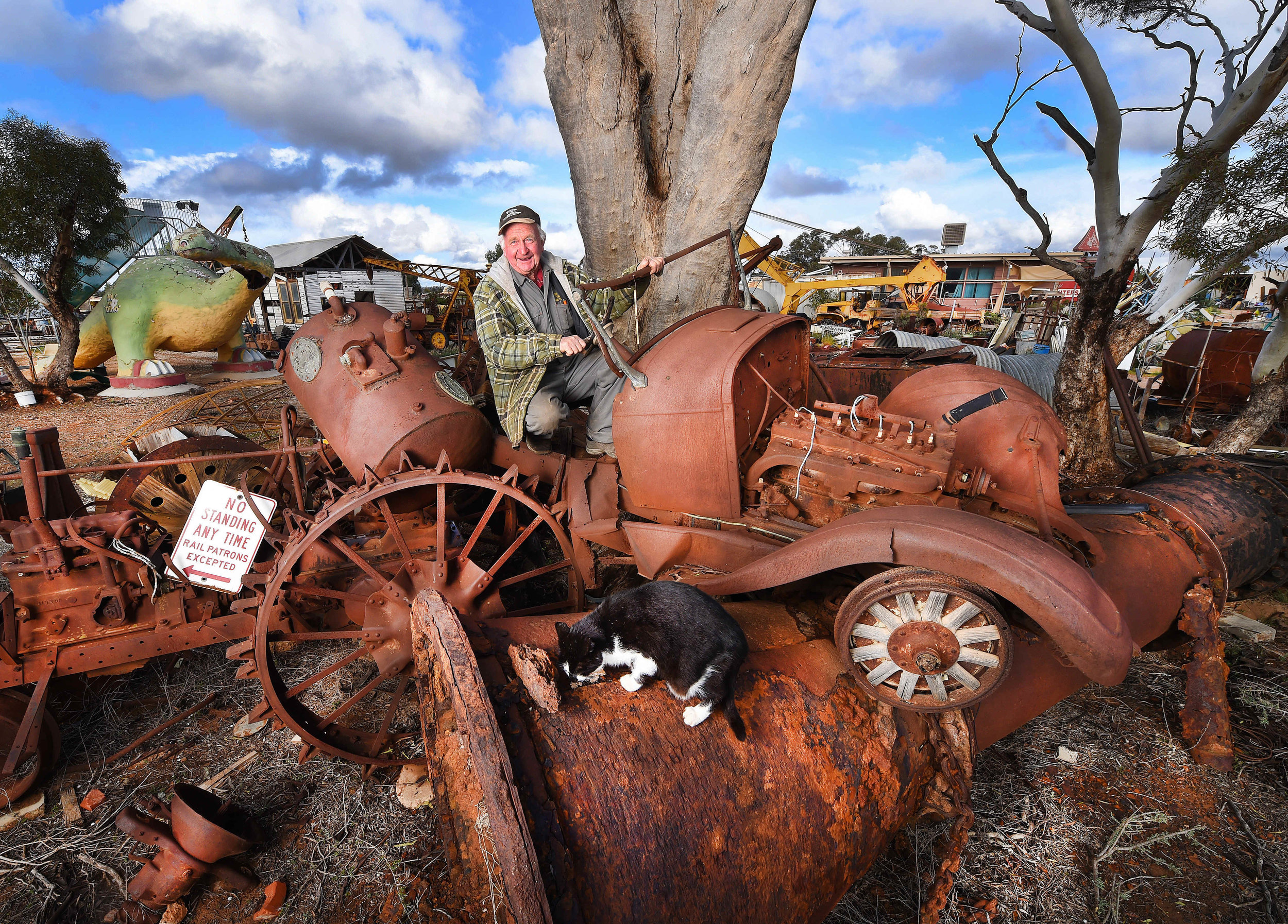 CHP_Export_124500123_HS25 Don Wilson at his Junk yard near Mildura PictureRob Leeson..jpg