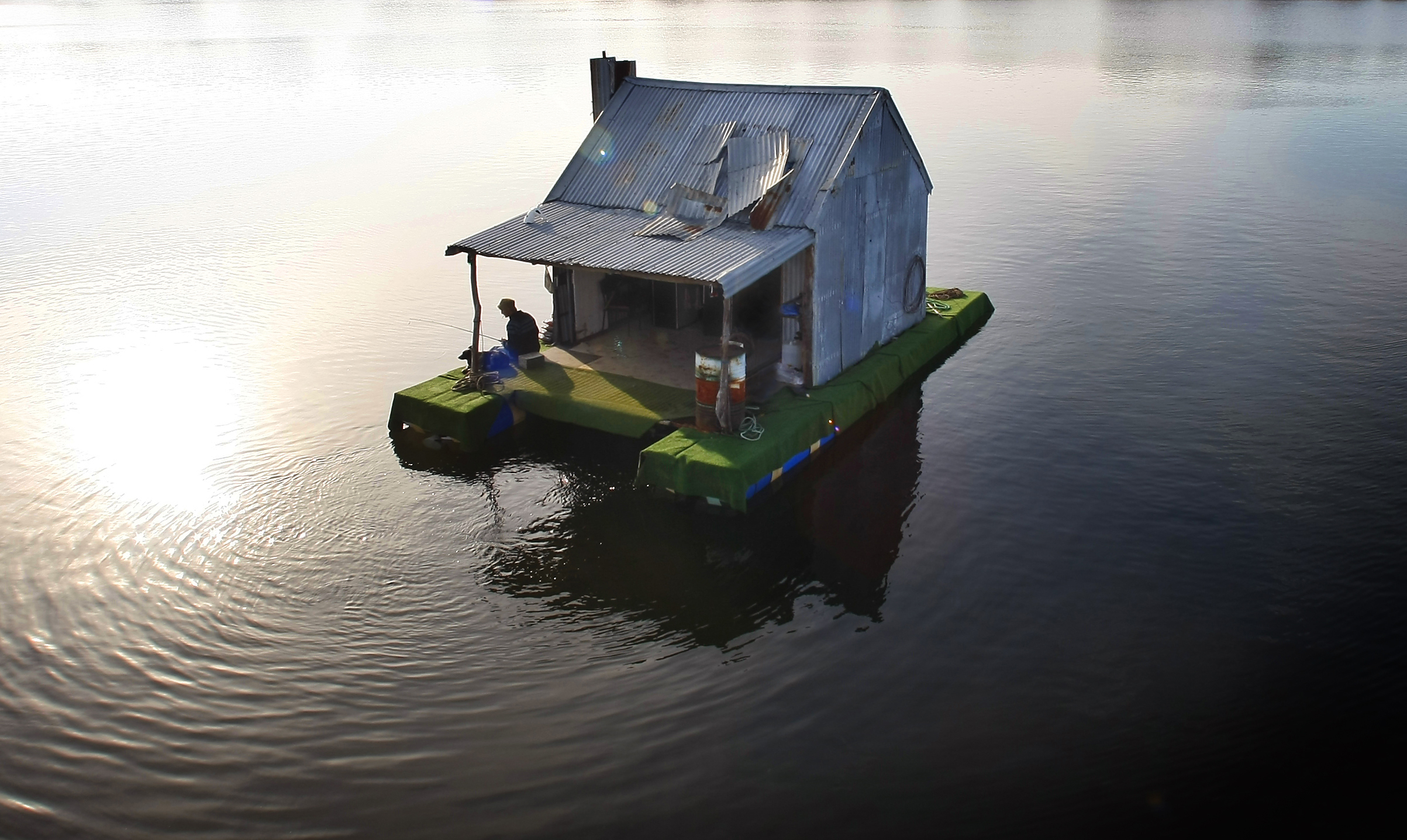 CHP_Export_9536458_Tom Brown with his dog Dash on a floating shed at Paynesville..jpg