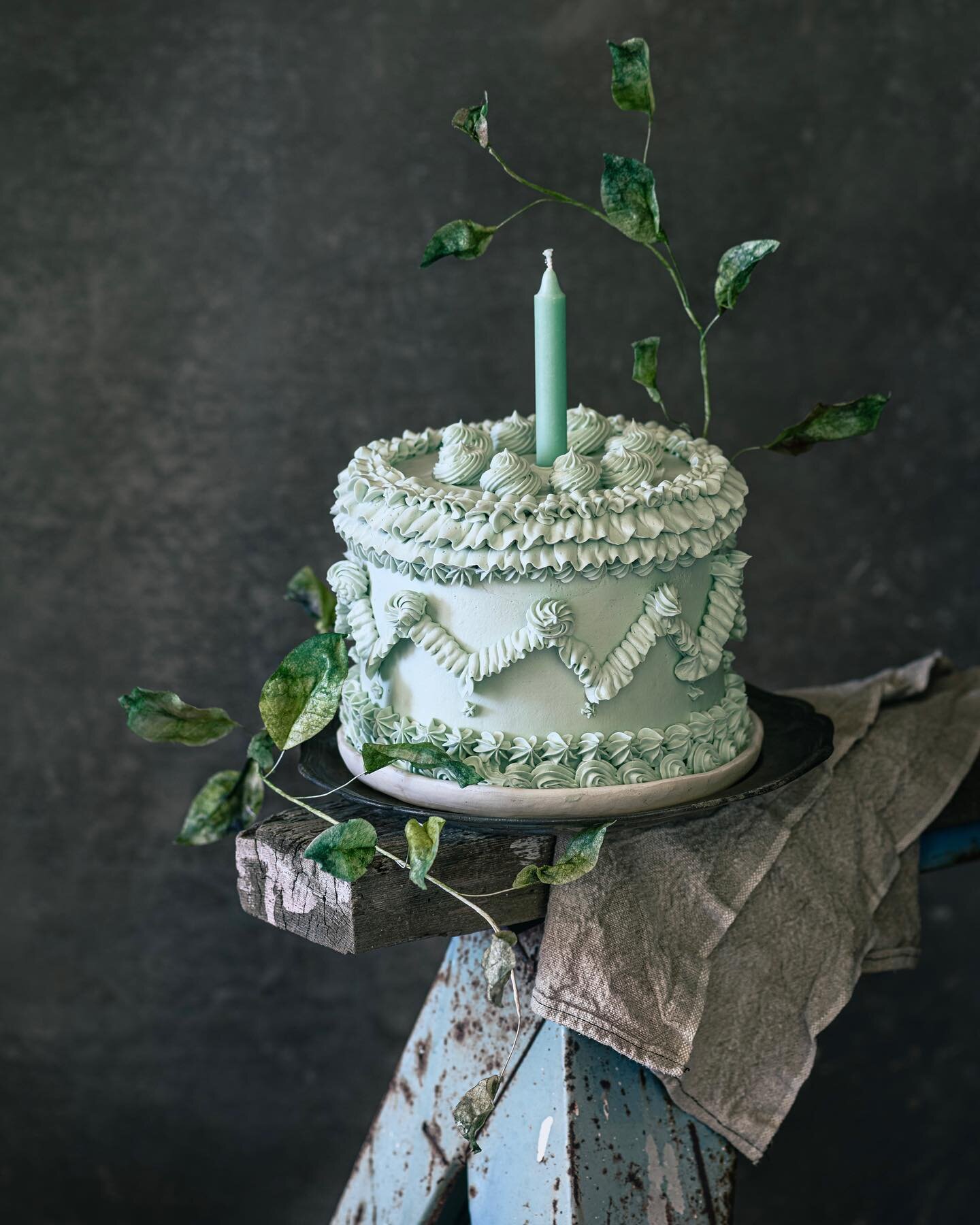 Shirleys cake.
The best cakes are made for giving so this little fancy lady was destined for another special lady on her birthday. 87 impressive years- hope she doesn&rsquo;t mind me saying so. 
All vintage lambeth piped buttercream with wafer paper 