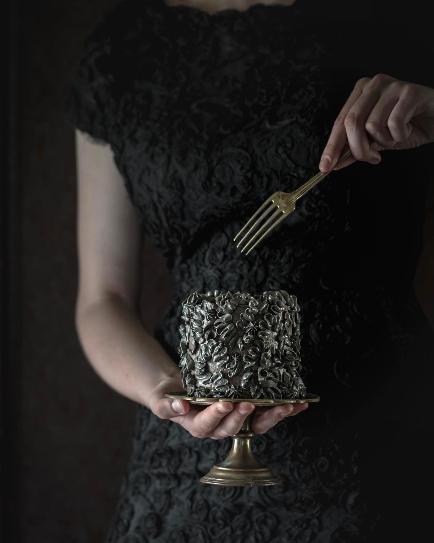 A baby black vintage lace cake, inspired by the 1950&rsquo;s dress I purchased at flea market way back when I was a uni student. I cannot part with it - it&rsquo;s still my favourite.
The cake is an experimental black themed concoction of black tahin