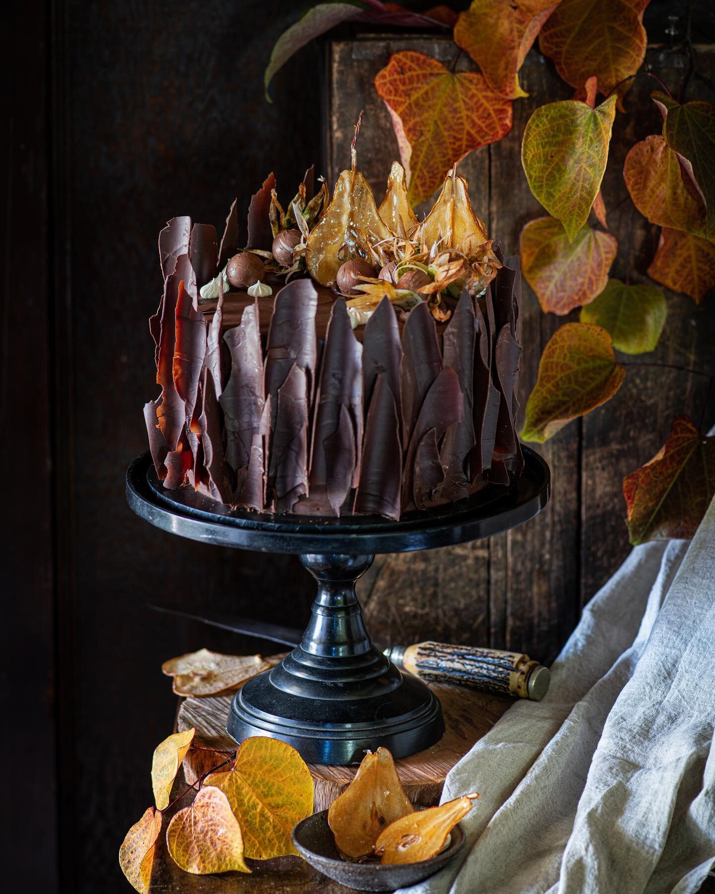 An autumnal celebration cake - channeling golden hues and seasonal flavours.
Ans so nice to escape into creative baking again.
This is a gluten free chocolate genoise filled with roasted hazelnut praline paste and German chocolate buttercream. 
The p