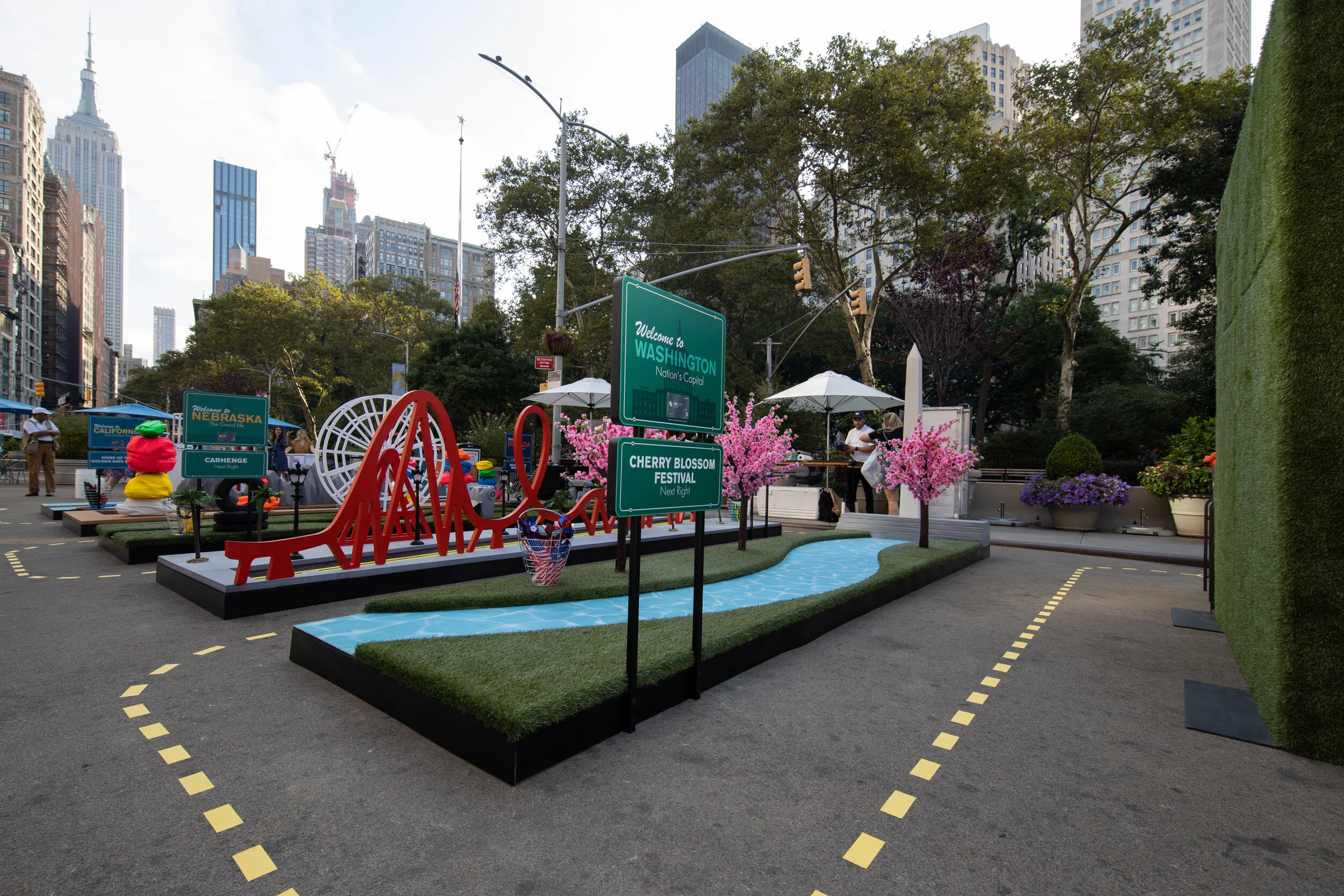  The five-hole mini-golf experience featured destinations across the U.S. that are must-sees for any ‘statecation’. Each hole brought to life the locale through creative elements and a miniature recreation of each destination iconic landmarks. 