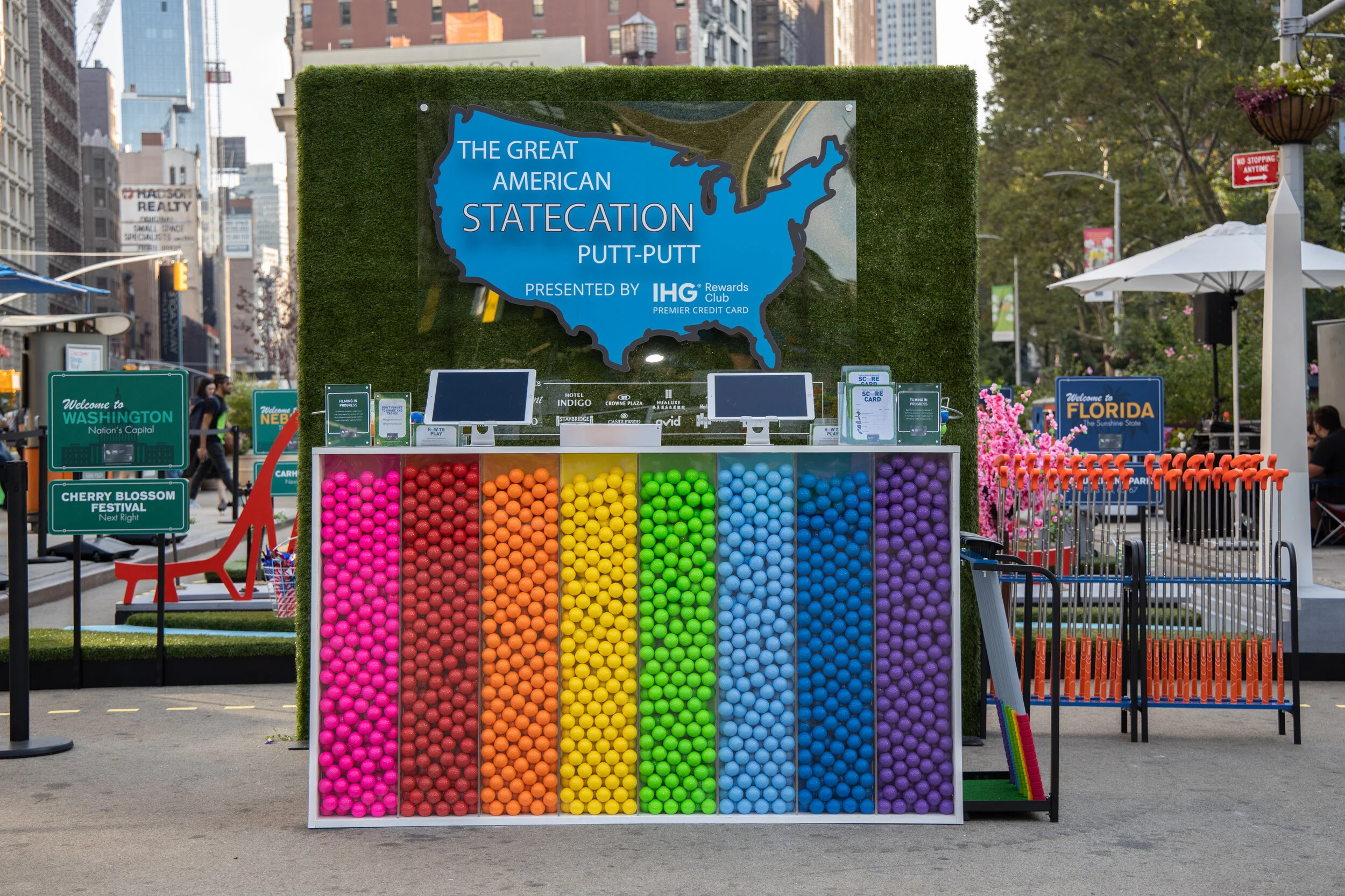  To celebrate the launch of a new  IHG Rewards Club Premier Credit Card  pulse offer the Chase and ihg team took consumers on a  ‘Great American Statecation ’ with a pop-up miniature golf course.  
