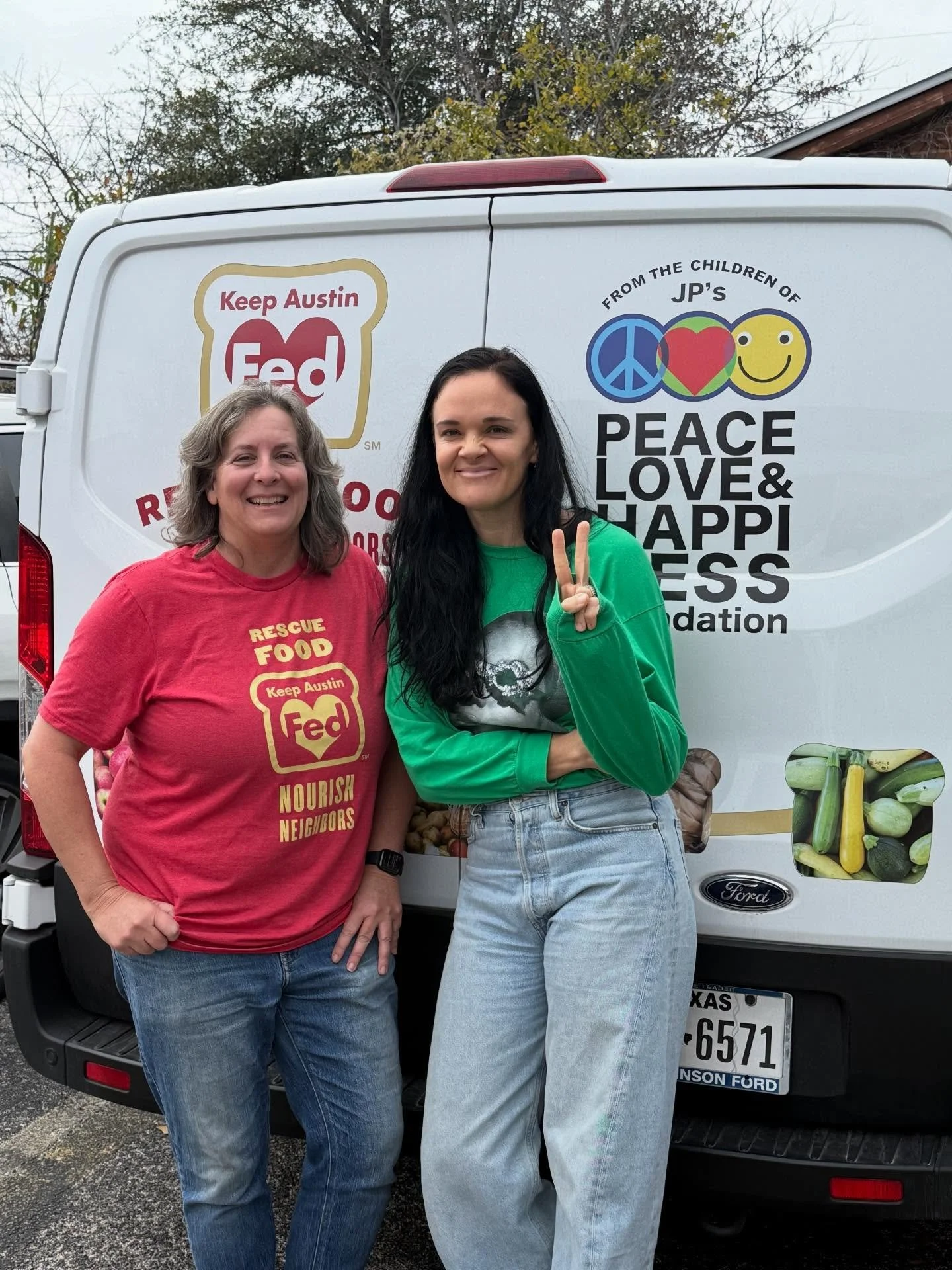 So many opportunities to give this season! Gathering with friends &amp; community to serve makes giving fun, too. Thanks @glimmeraustin &amp; @keepaustinfed for bringing us together to pack food for giveaways leading into the holidays. With 60% of ki