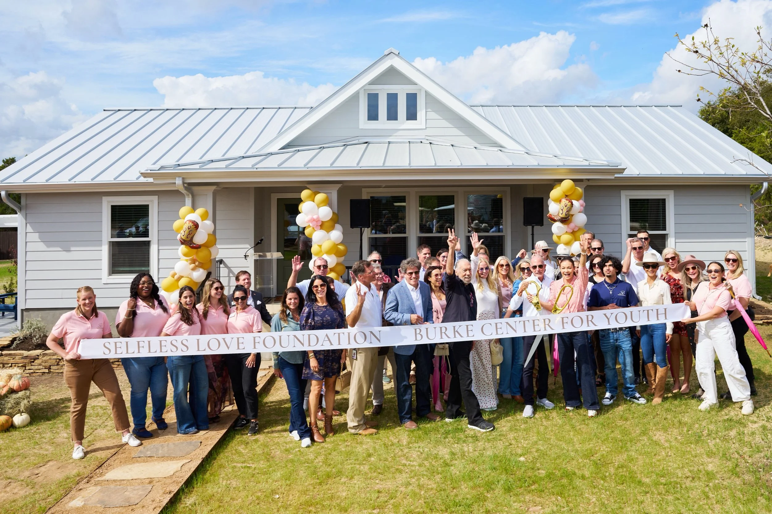 What a wonderful opening of The Burke Center with @selflesslovefoundation 🩷. 

The Burke Center for Youth provides safe, supportive housing and life-skills training for young men ages 18 to 21 who are aging out of the foster care system. Funded and 