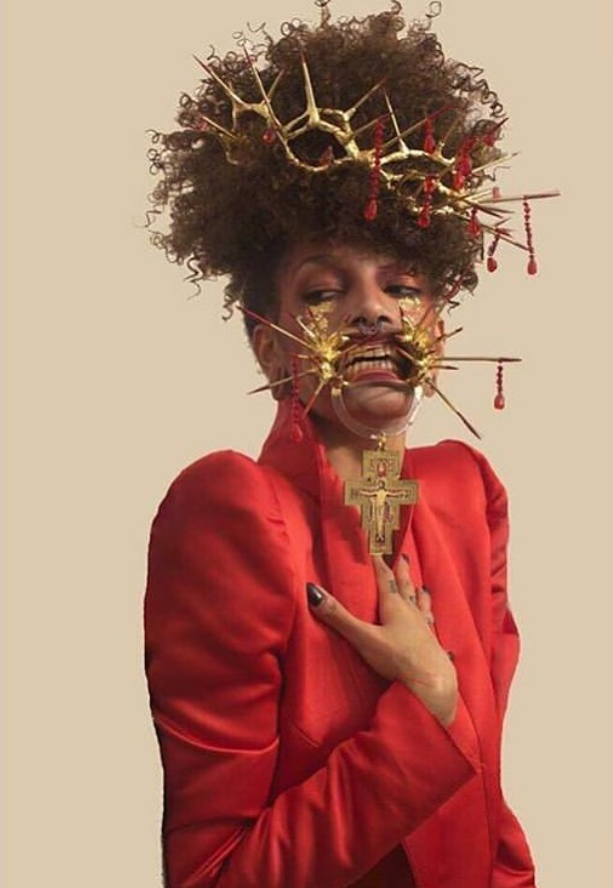  Crown of thorns and mouthpiece: Bakeneko Designs  Model: Topanga Love 