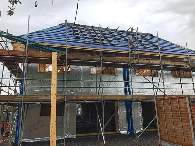 And so the tiling begins!
.
.
.
.
.
#JRPCDevelopments #architecture #architectureporn #photooftheday #architecturelovers #architecturalphotography #semidetached #semidetachedhouse #TimberFrame #tiling #roofing #newbuild #New #NewHomes