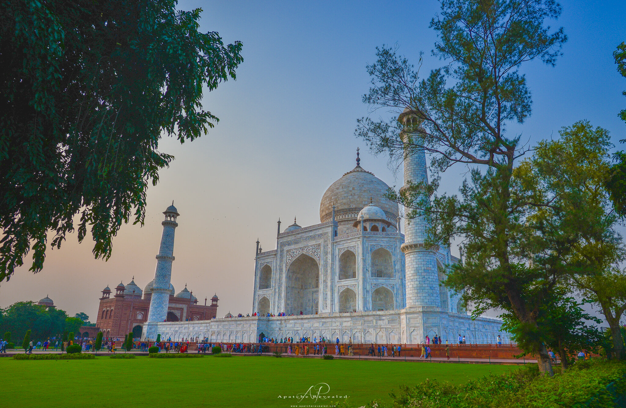 Taj Mahal grounds-2.jpg