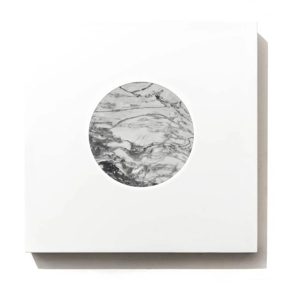 Senza titolo, 2019, Marmo Bardiglio fiorito, vernice poliuretanica, trasparente sintetico, 32 x 32 x 3cm