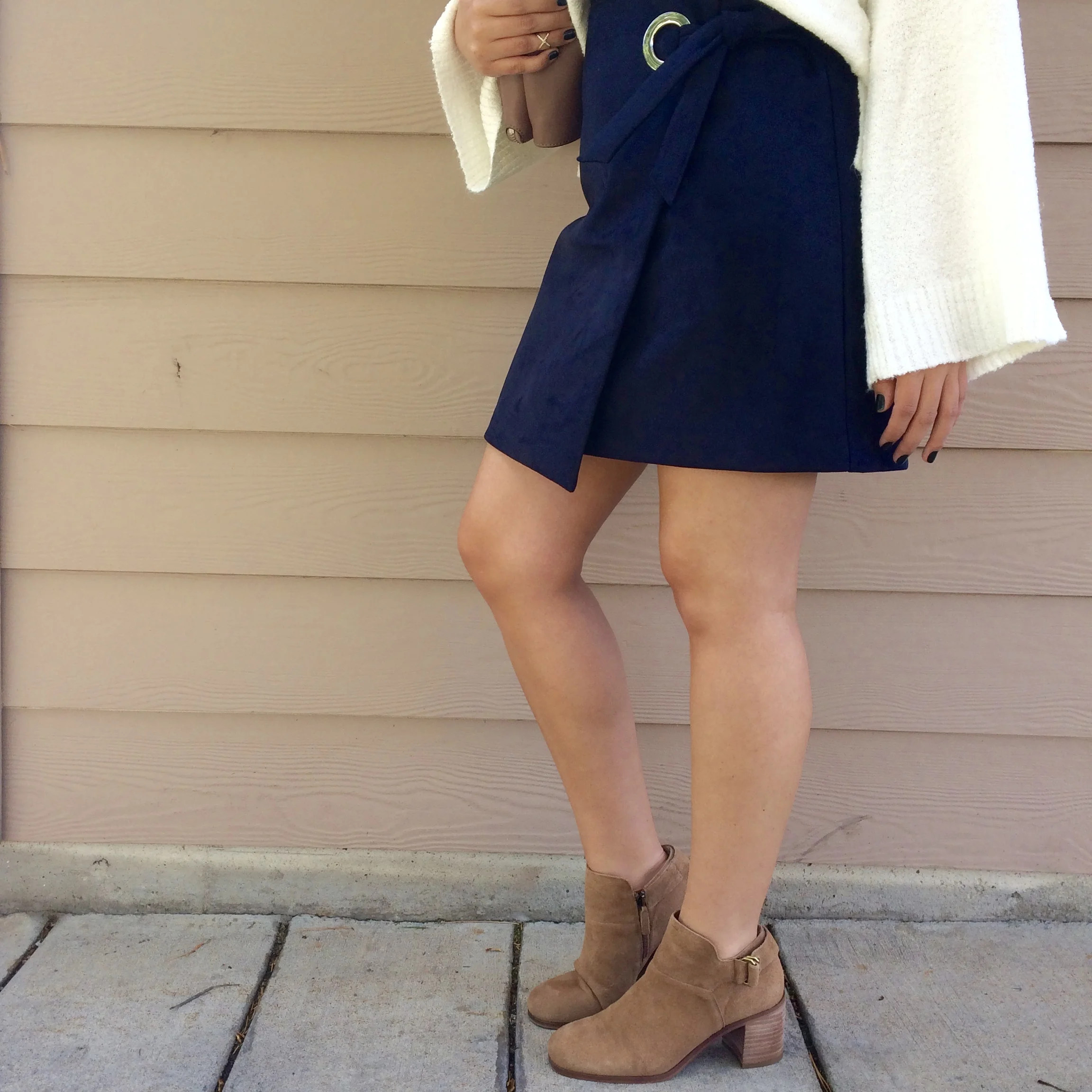 I love the dark blue color of this skirt!