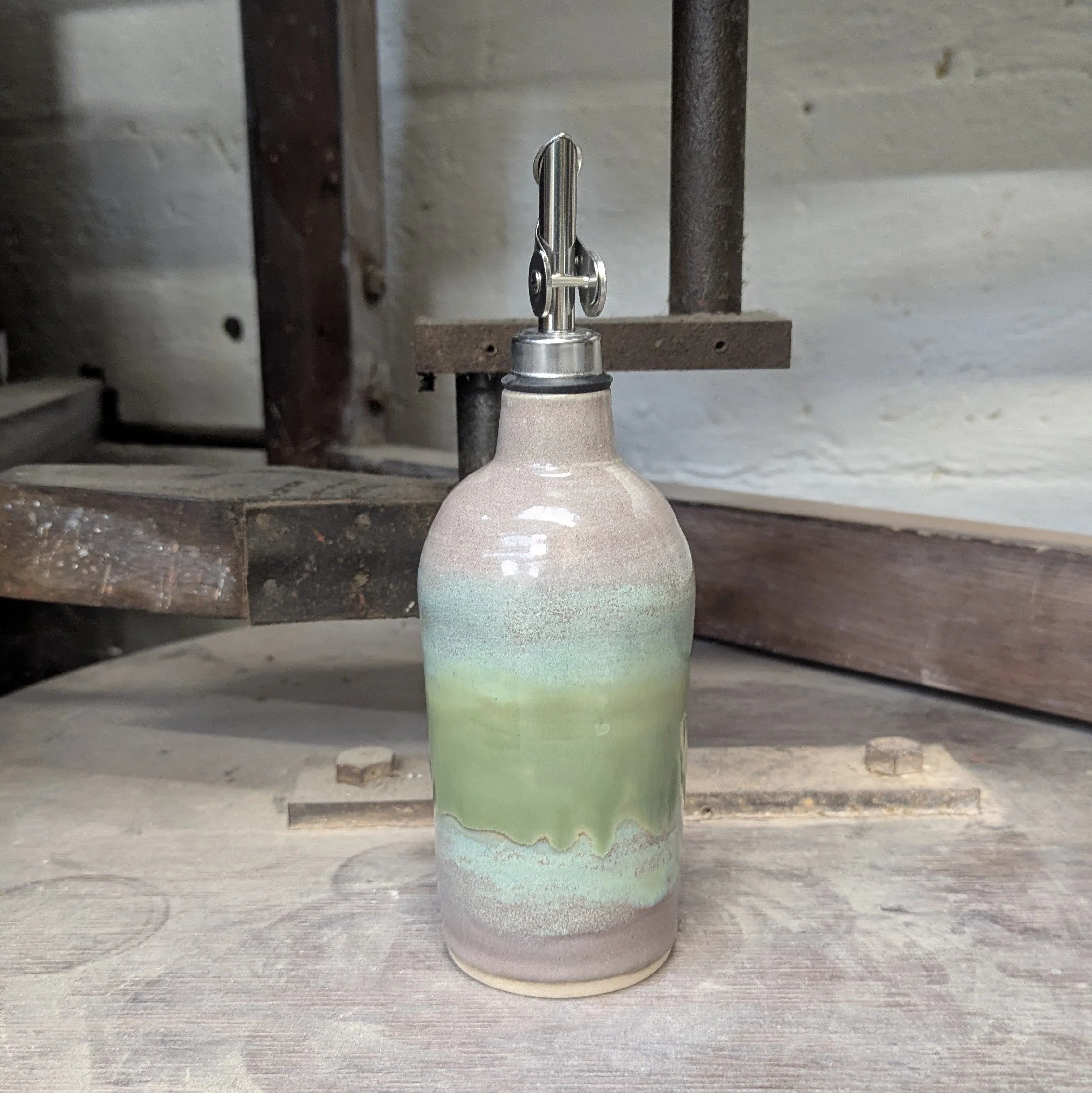 Oil Container with pouring spout