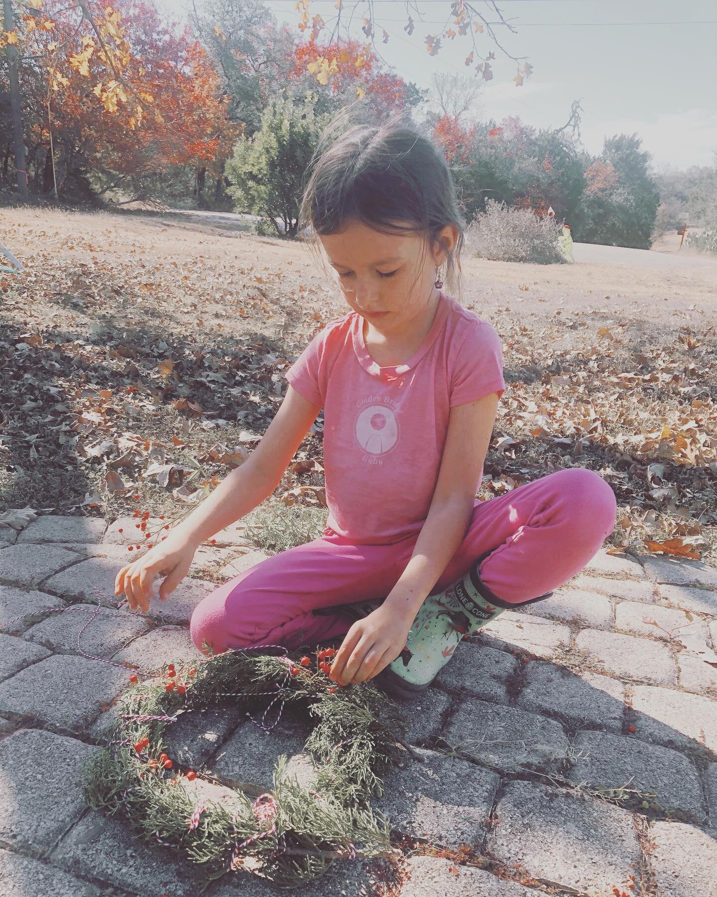 Making a wreath out of juniper 

#exquisite #witchesoftexas #juniper #homeschool #earthschooling #goplayoutside