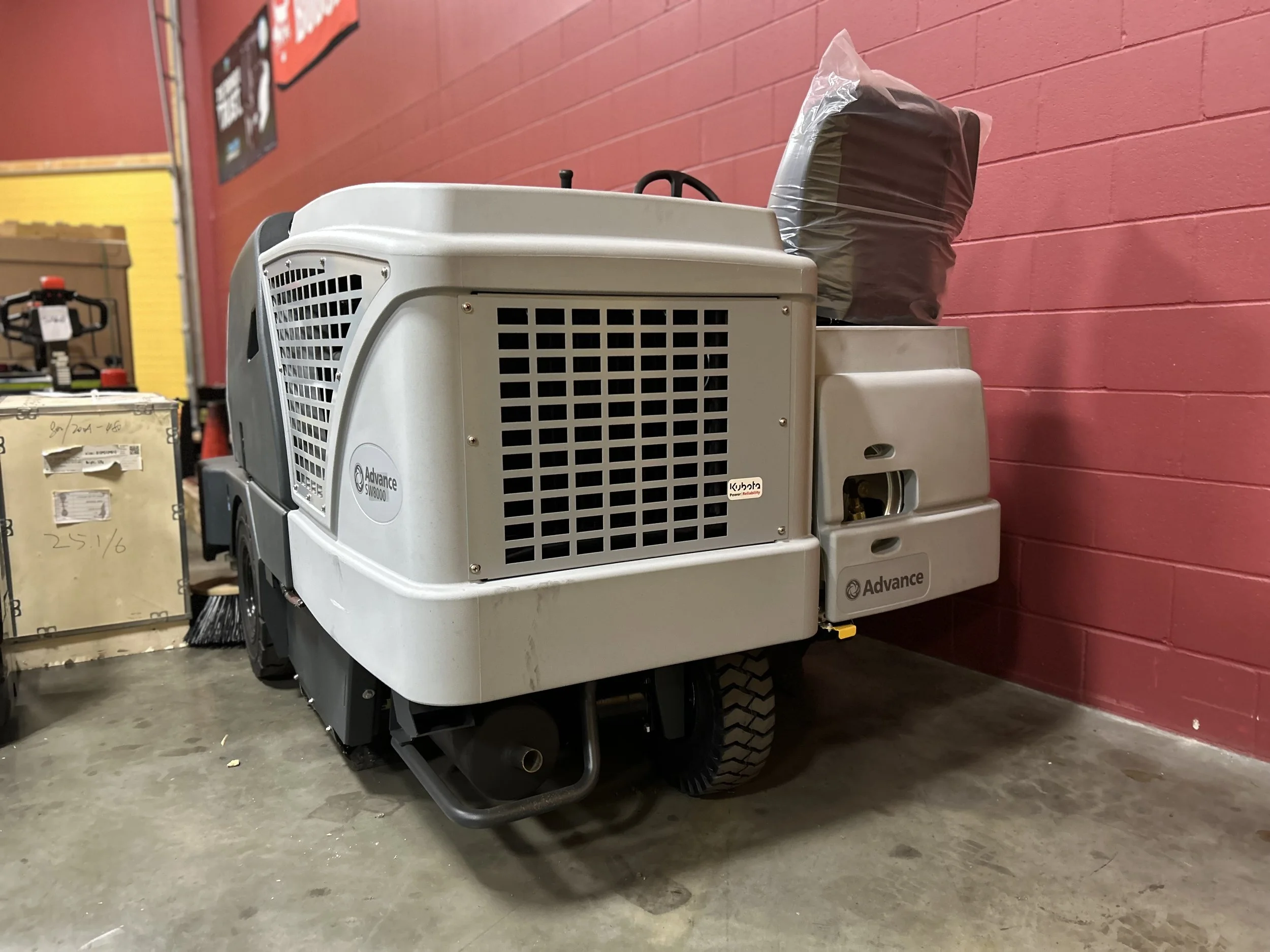 NEW Nilfisk Advance SW8000 (Pic #2).jpeg
