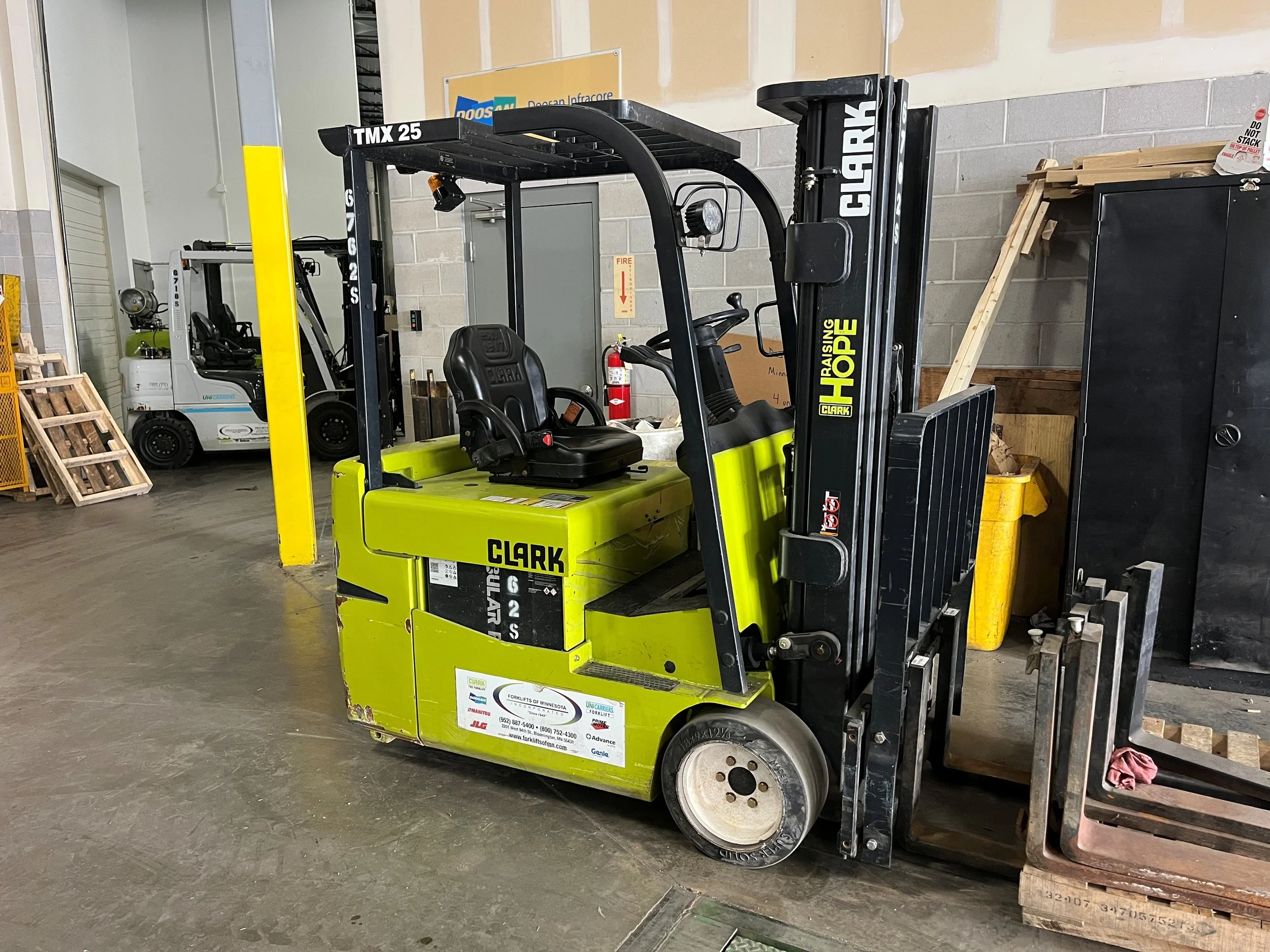 2023 CLARK TMX25 - $29,980