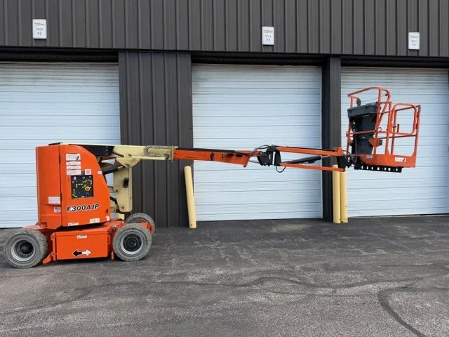 JLG E300AJP (4).jpeg