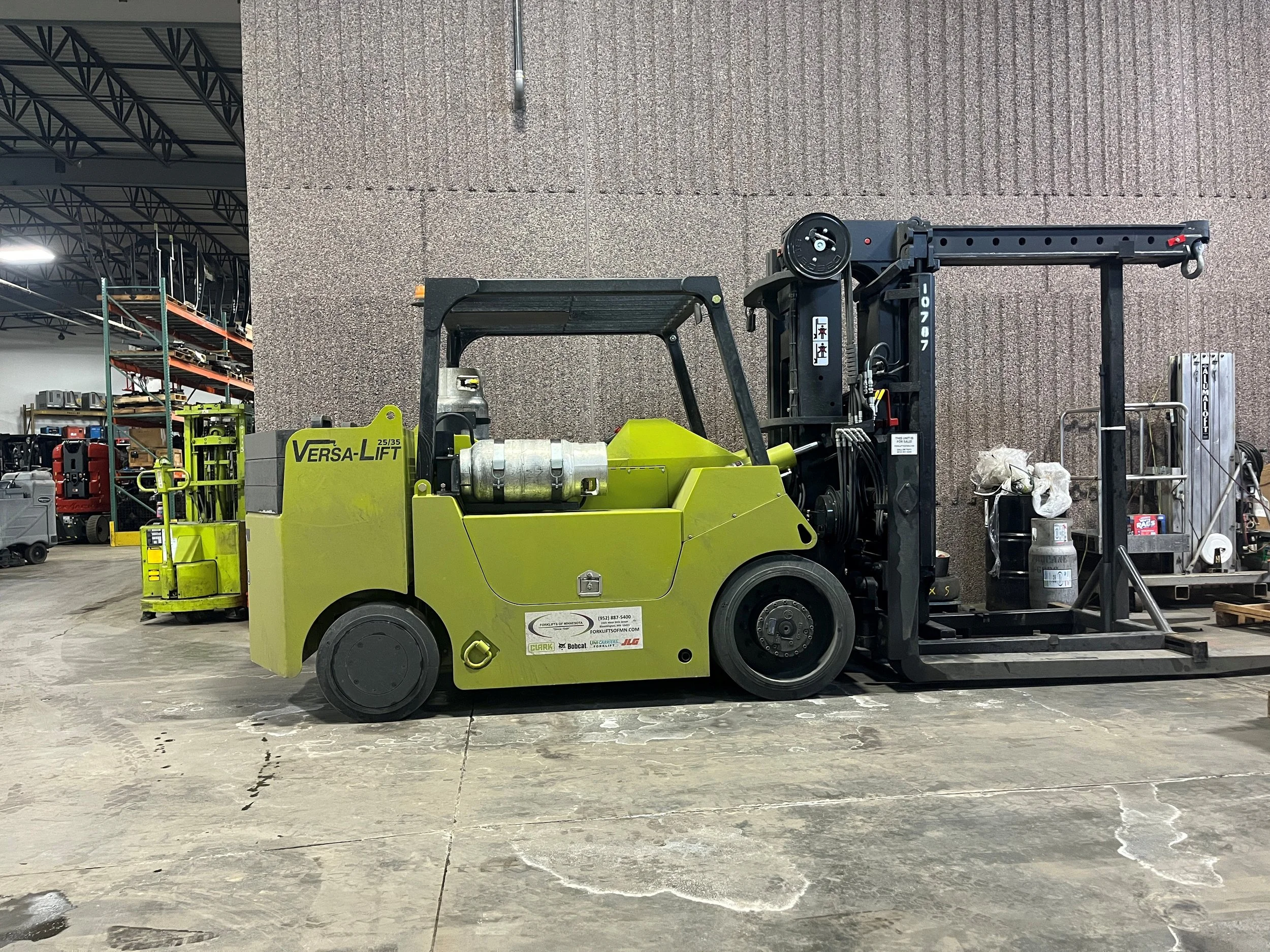 2025 VERSA-LIFT 25/35 - $399,950