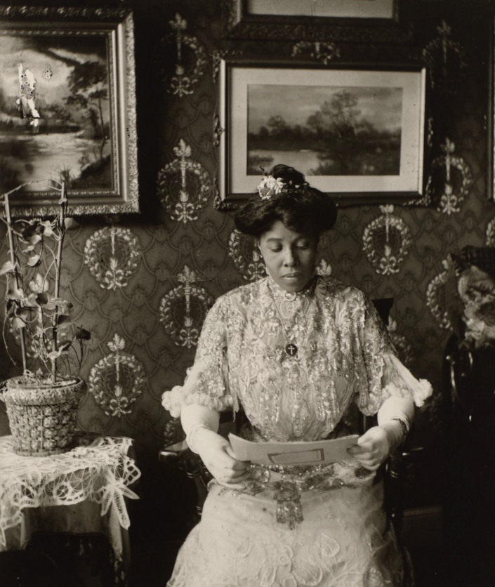  James Van Der Zee  United States, 1886–1983  Miss Suzi Porter, Harlem , 1915 (printed 1974) gelatin silver-toned print, 7 1/4 x 6 1/4 inches Promised Gift fromthe Judy Glickman Lauder Collection, 7.2021.5 