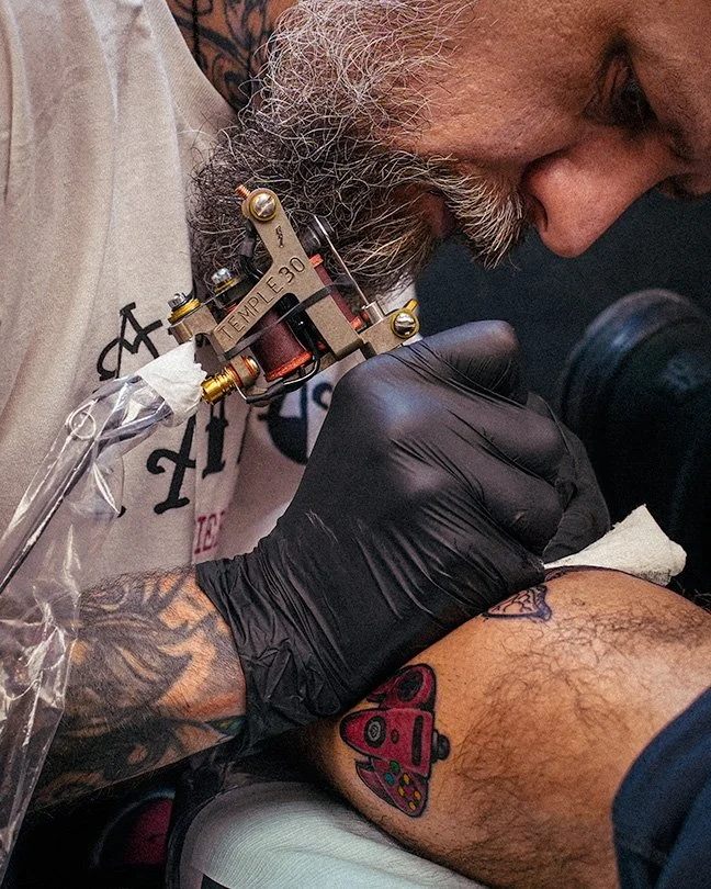 Bicknee Tattoo Supply and the Ohio Tattoo Museum, owned by Rich T. and Bobbi T., hosted the 30th Anniversary of Temple Tattoo. This 30th celebration was full of incredible tattooing! Big thanks to all the talented guest artists that took the trip out