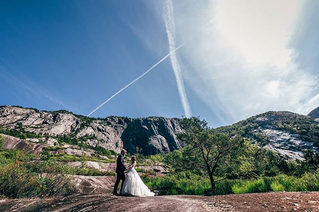 X marks the spot for @k.salabim and @chlomachine, from their gorgeous viking wedding day in #lysefjord! .
.
.
#vikingwedding #Lysefjordwedding #bryllup2020 #bryllupsfotograf #rogalandfotograf #stavangerfotograf #stavangerbryllup #norwegianwedding #no