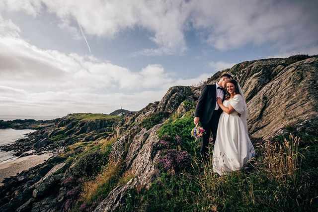 I love international weddings. The more languages spoken throughout the day, the better. 😄 So this Norwegian and Russian wedding was right down my alley, and picking one photo to post was too hard, so here's a series. 💪⁣
Maria and Erik were so much