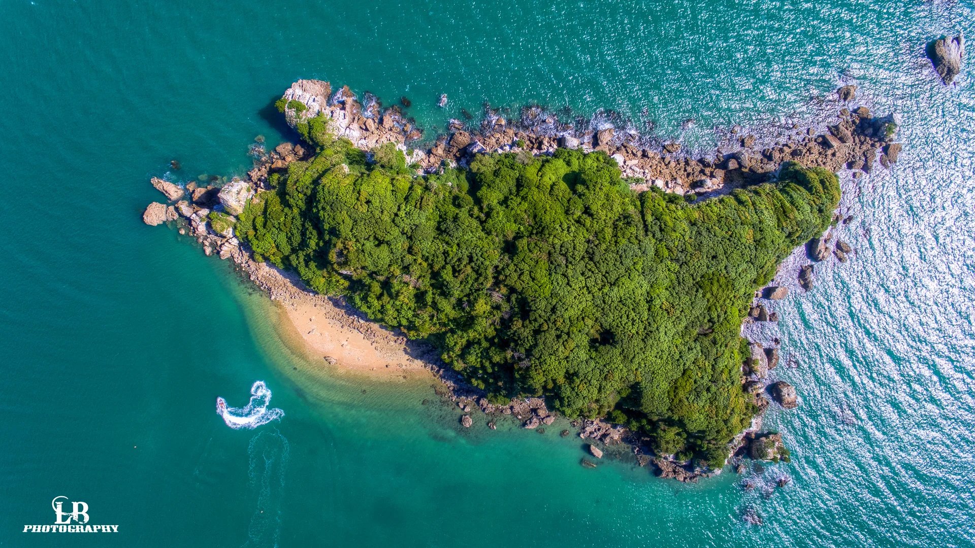 DJI_0493_4_5_6_7_tonemapped.jpg