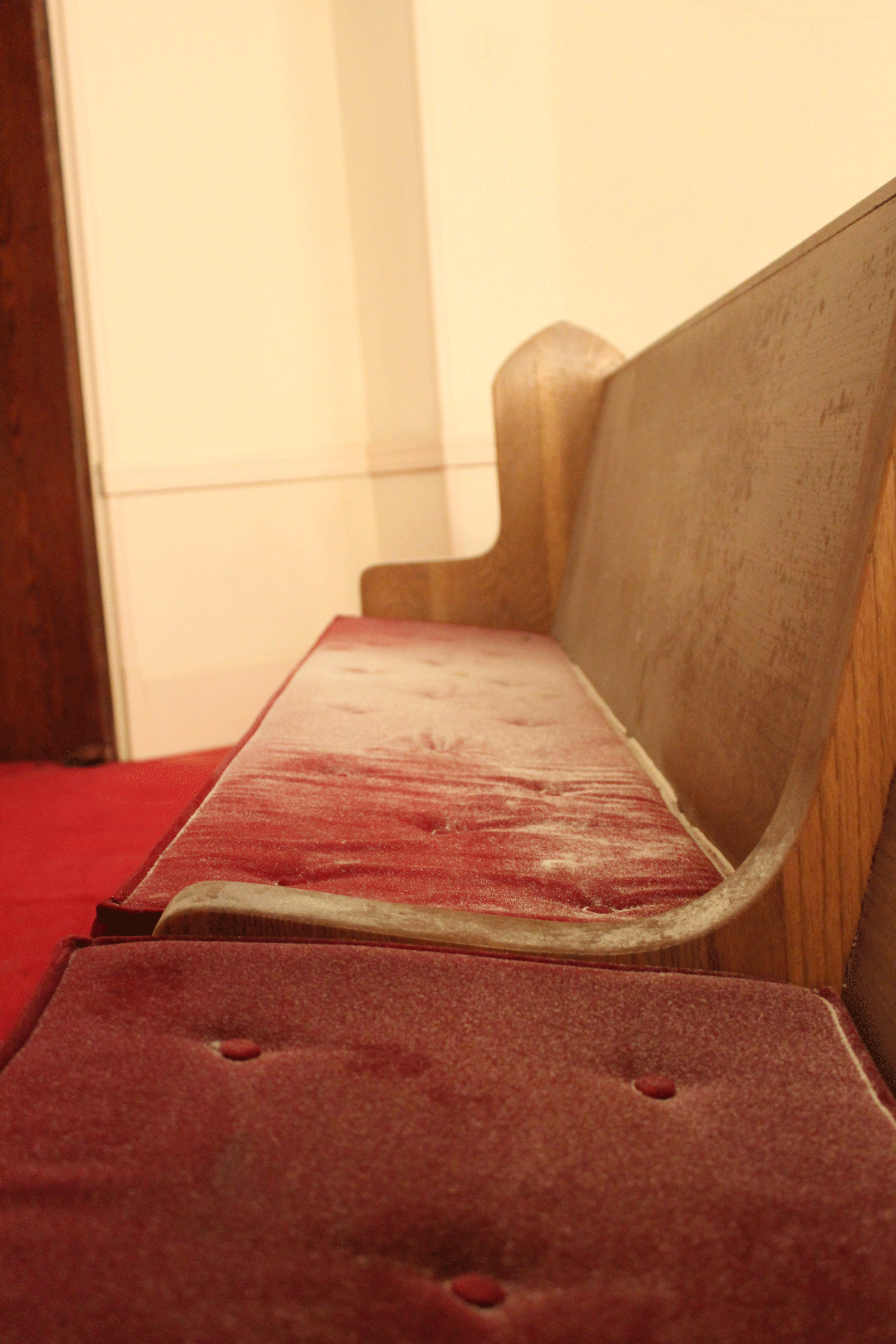 sanctuary-pew.gif
