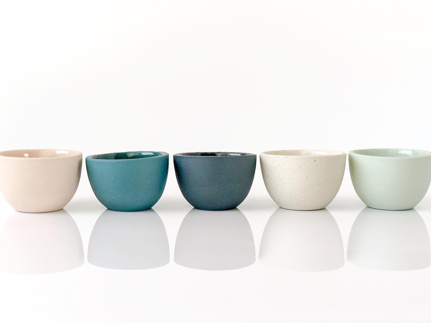 New new! Handmade porcelain perfection in blush, emerald, charcoal, granite and mint.
⠀
These dainty porcelain cups are perfect for mixing up your facial mask treatments or cleansing grains.
⠀
Stylish + minimal, these make an elegant, functional addi