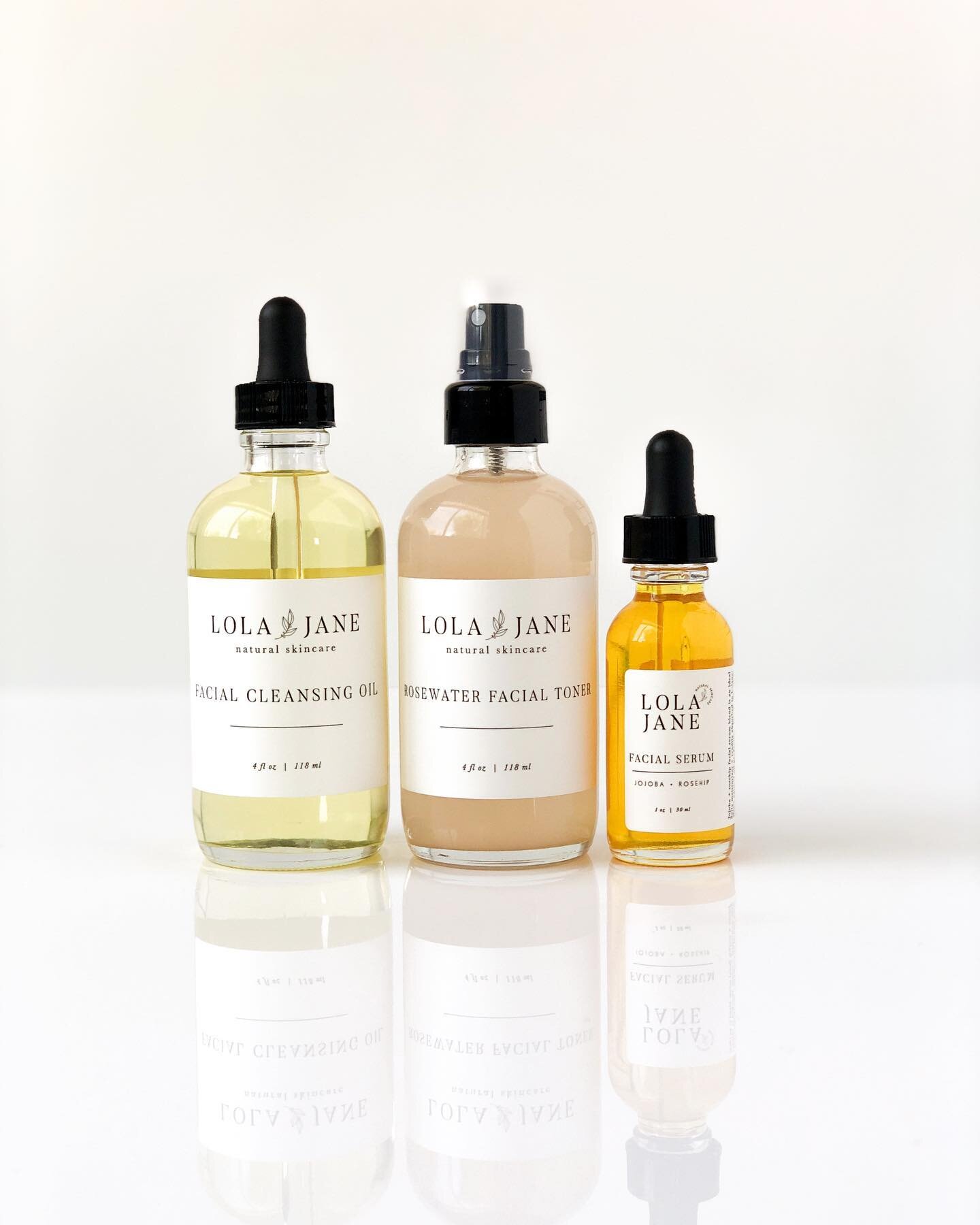 This is minimalist skincare.
remove + cleanse
balance + tone
nourish + hydrate
⠀
These 3 can do it all and judging by our last post, they&rsquo;re you&rsquo;re favorites too! Tap to view bundle. 🌿