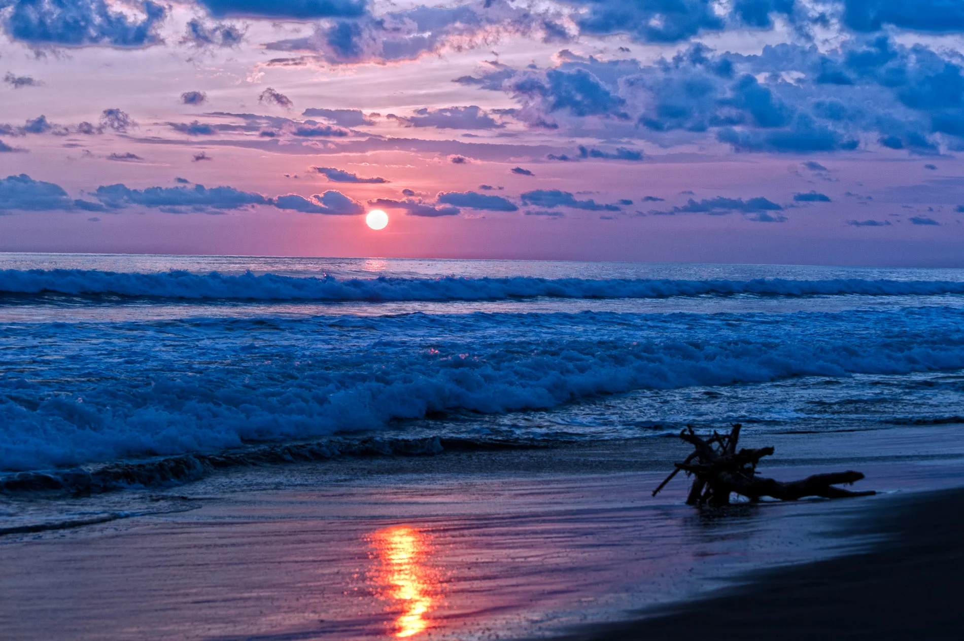 Another Sunset @ Matapolo Beach.JPG