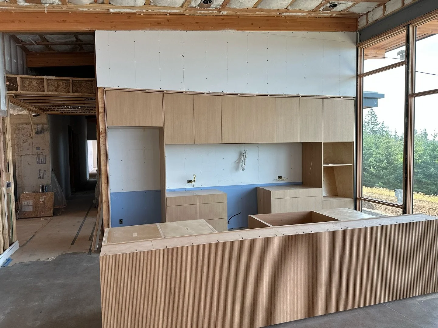 The beautiful slatted cabinetry has arrived at our Kalama project, where white oak takes center stage in a home filled with natural light. @gsw_architects @eduardvalik @inhabit_real #projectkalama #premiumrealestate #luxurylifestyle #customhomes #kal