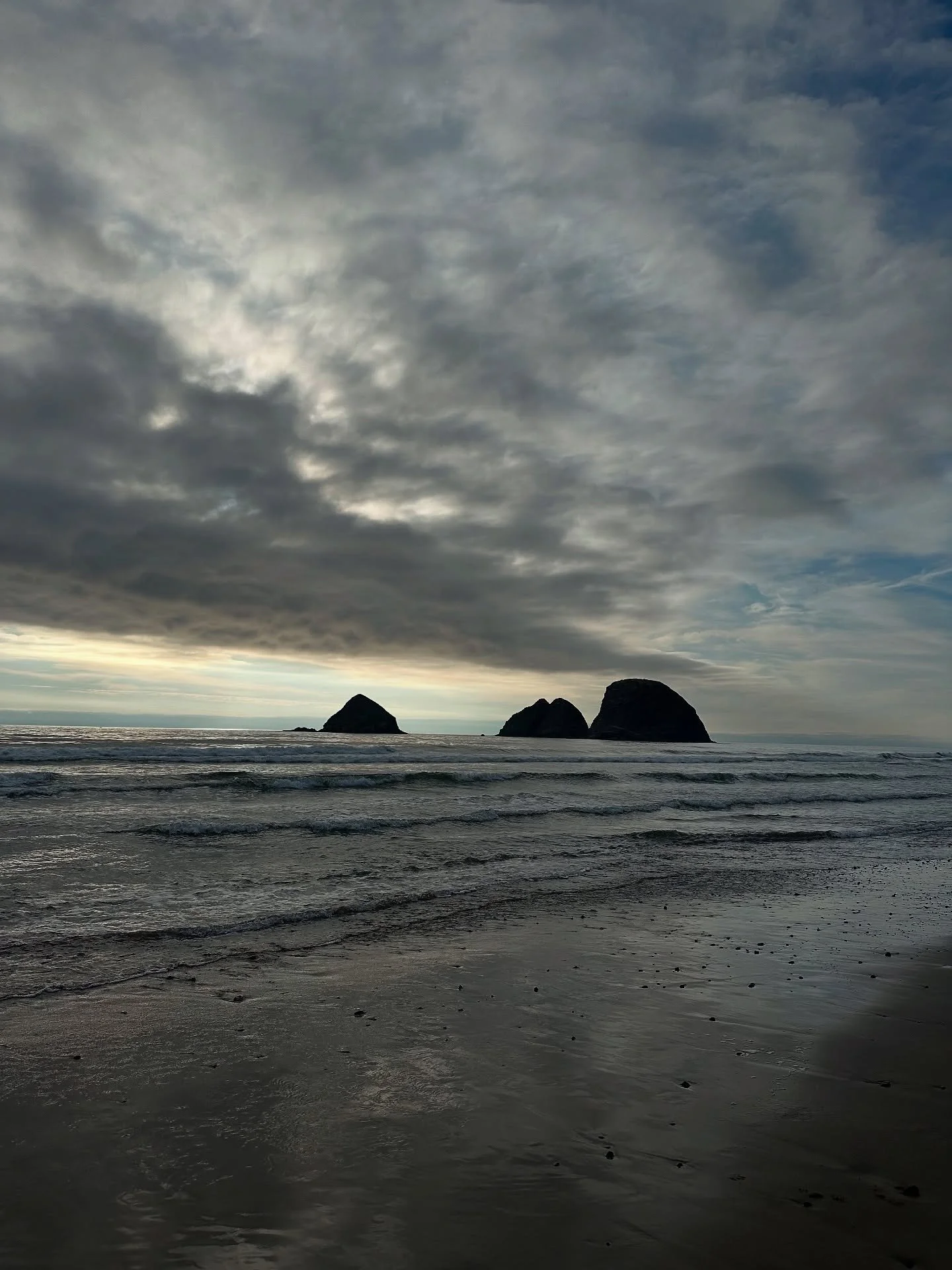 After a summer cooped up in the city, it feels magical to be back at our second home. Breathing in the salty air and embracing the slow, simple pace I&rsquo;ve been craving. 

#labordayweekend 
#oceansideoregon 
#retreat