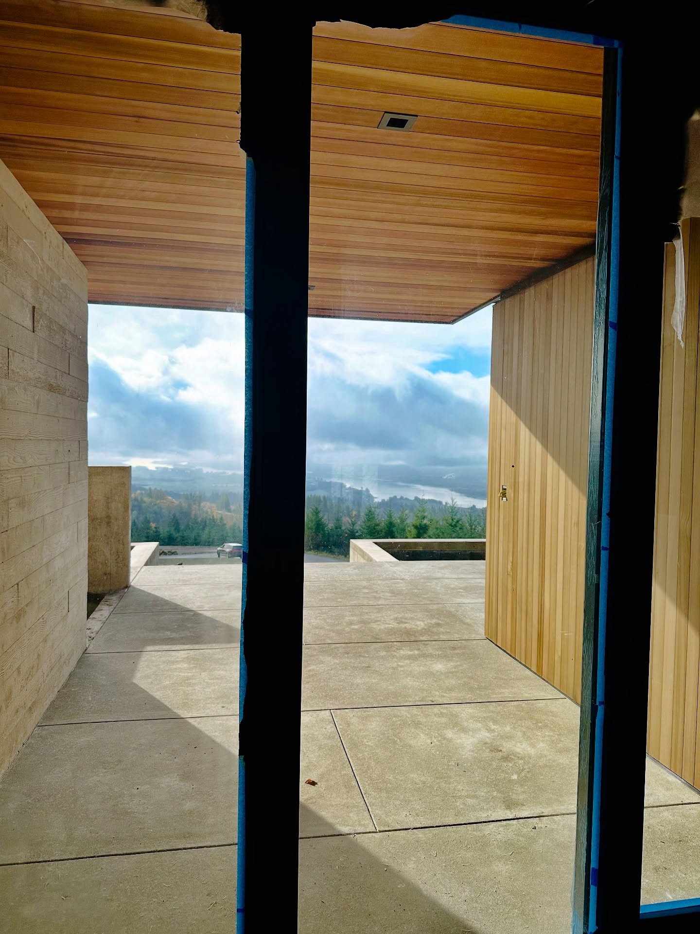 Greeted by a spectacular view. Our Kalama project is nearing completion! 

Architecture: @gsw_architects 
Build: @eduardvalik 

#projectkalama #sitevisit #interiors #interiordesign #interiordesigner #premiumrealestate #luxuryliving #kalama