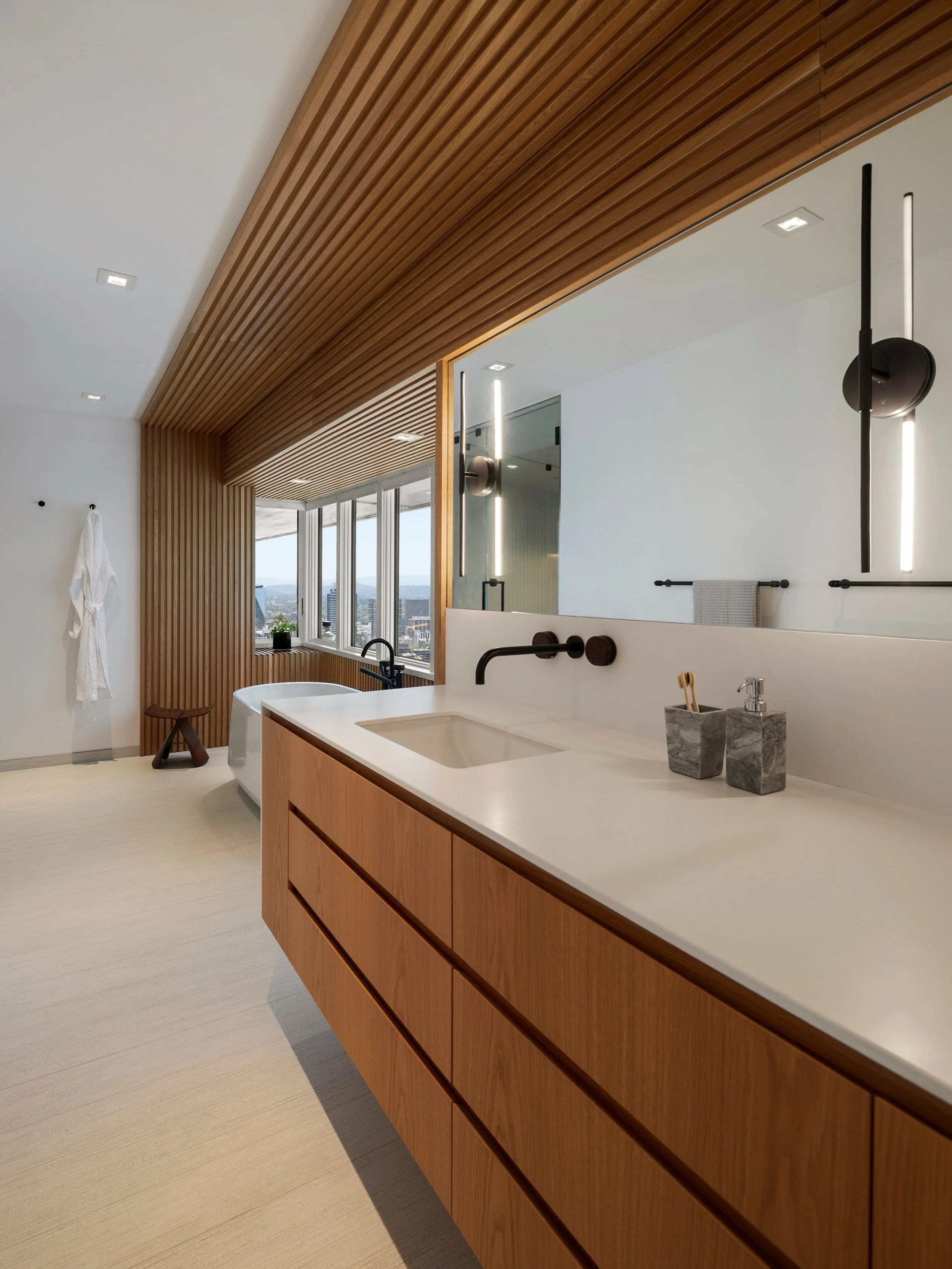 Warm wood tones, clean lines, and intentional simplicity- plus a view that doesn&rsquo;t disappoint.

Interiors: Karasawa Interior Studio
Architecture: @gsw_architects 
Photography: @papazianphoto 
Build: @hamishmurrayconstructioninc