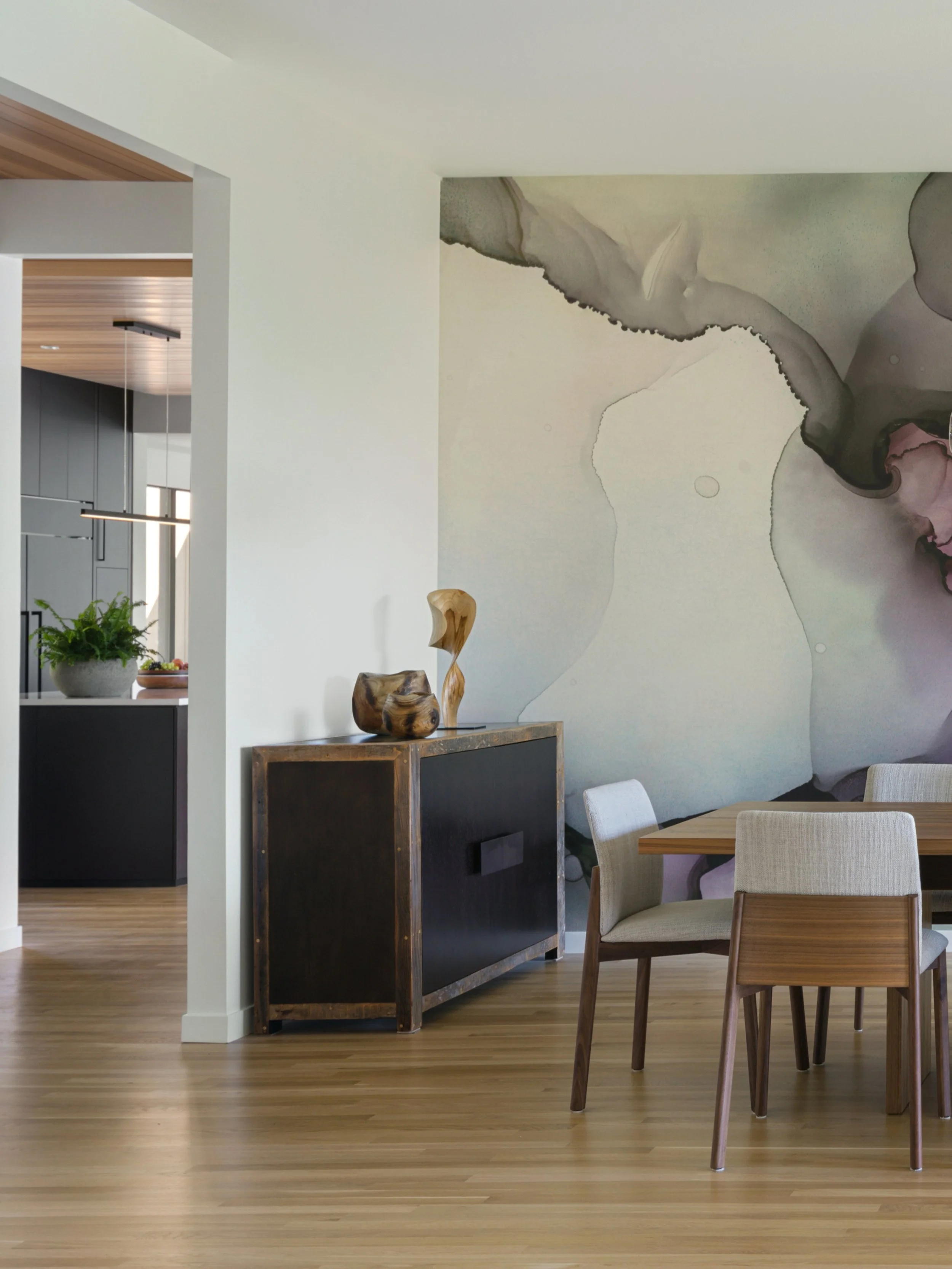 The best dining spaces invite people to slow down and stay awhile. Layered materials, intentional lighting, and artful details create an atmosphere centered around connection. 

Furnishing: Karasawa Interior Studio
Architect: @gsw_architects 
Interio