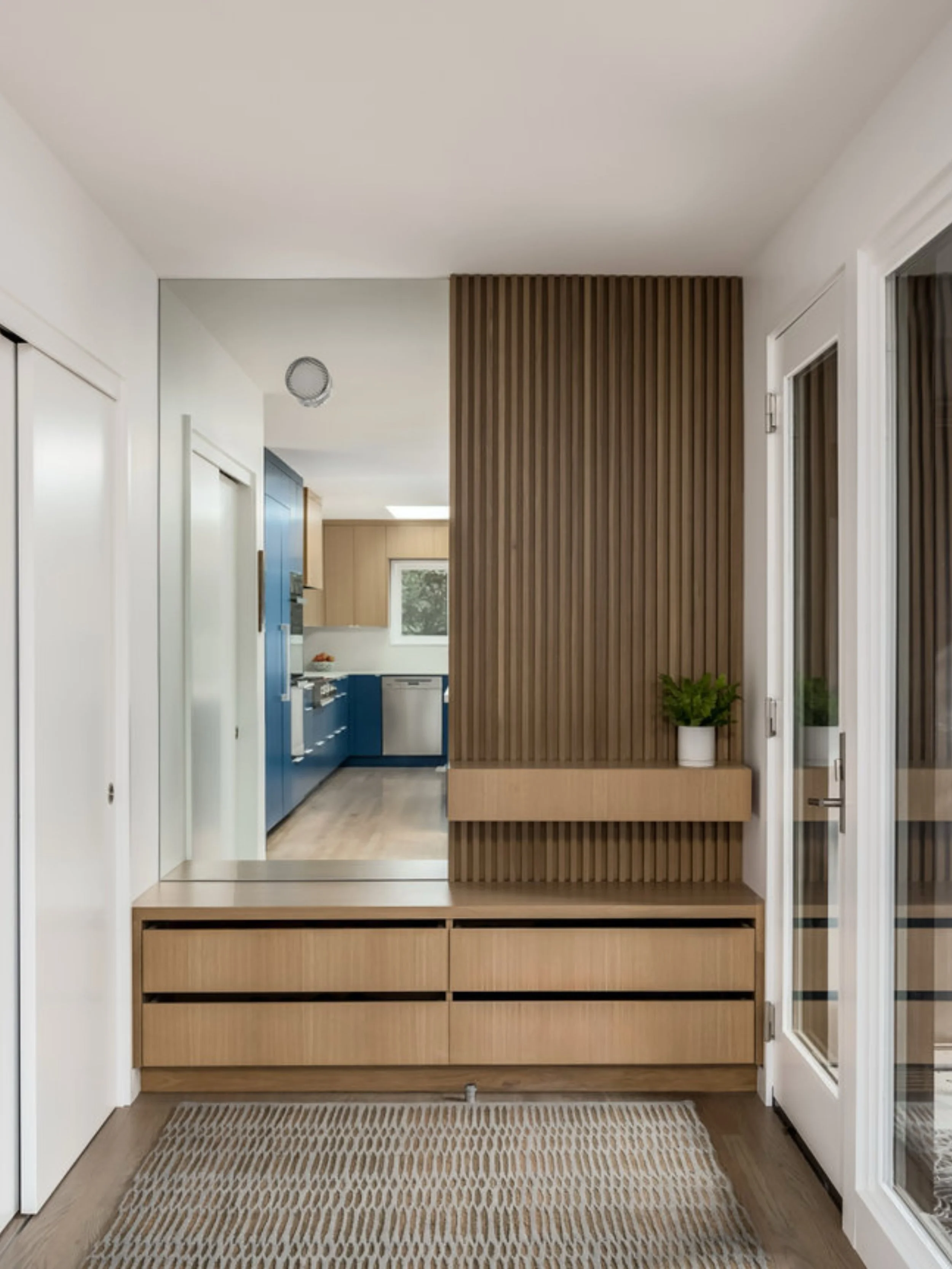 Small spaces are opportunities for unique design solutions. One of our favorite entry designs for a simple yet beautiful impact.