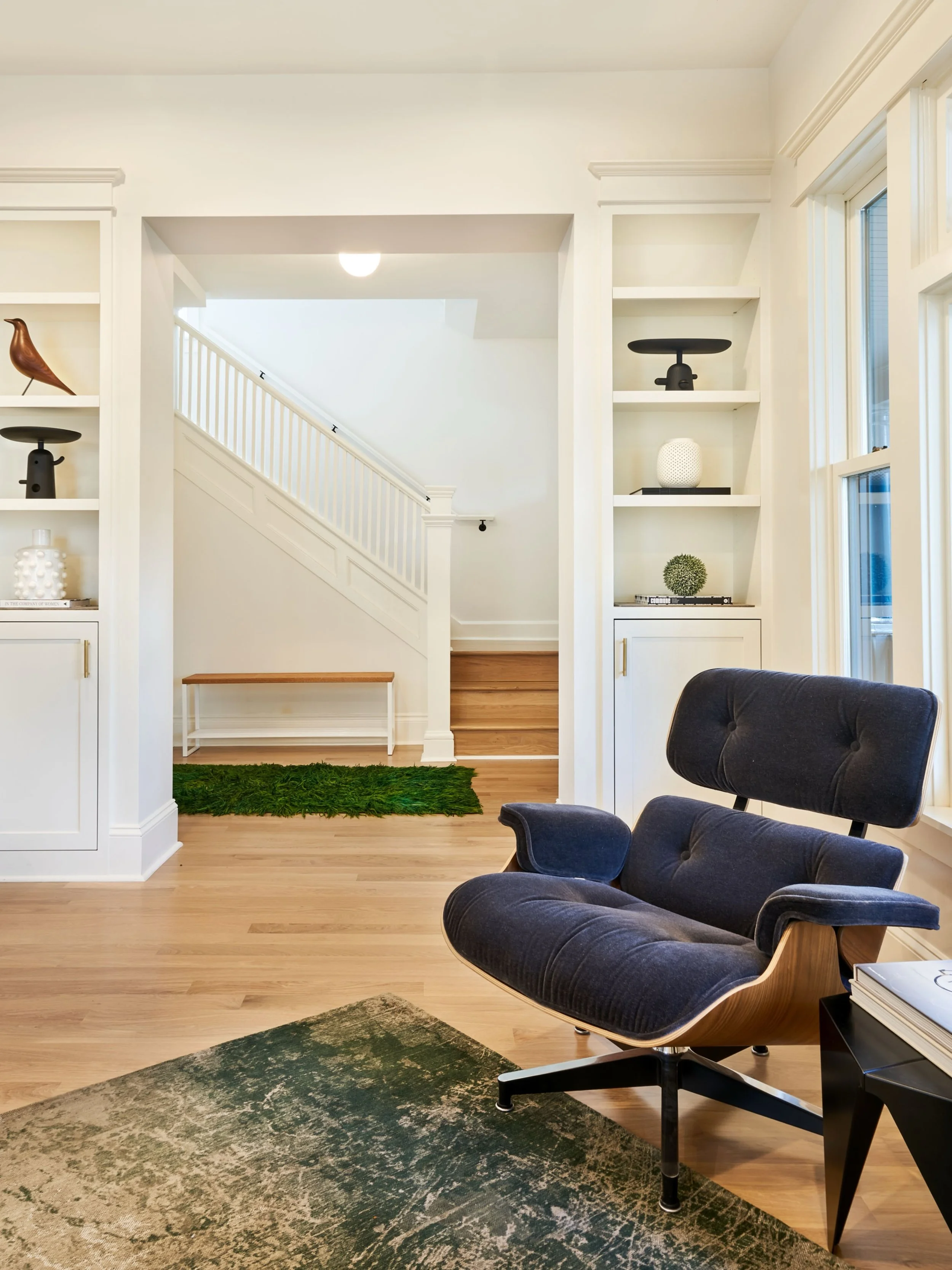 Furnishings should allow architecture to stand out- finding the balance between modern and historic is one of our favorite design dilemmas.

#craftsman #portlandinteriordesign #modernfurniture