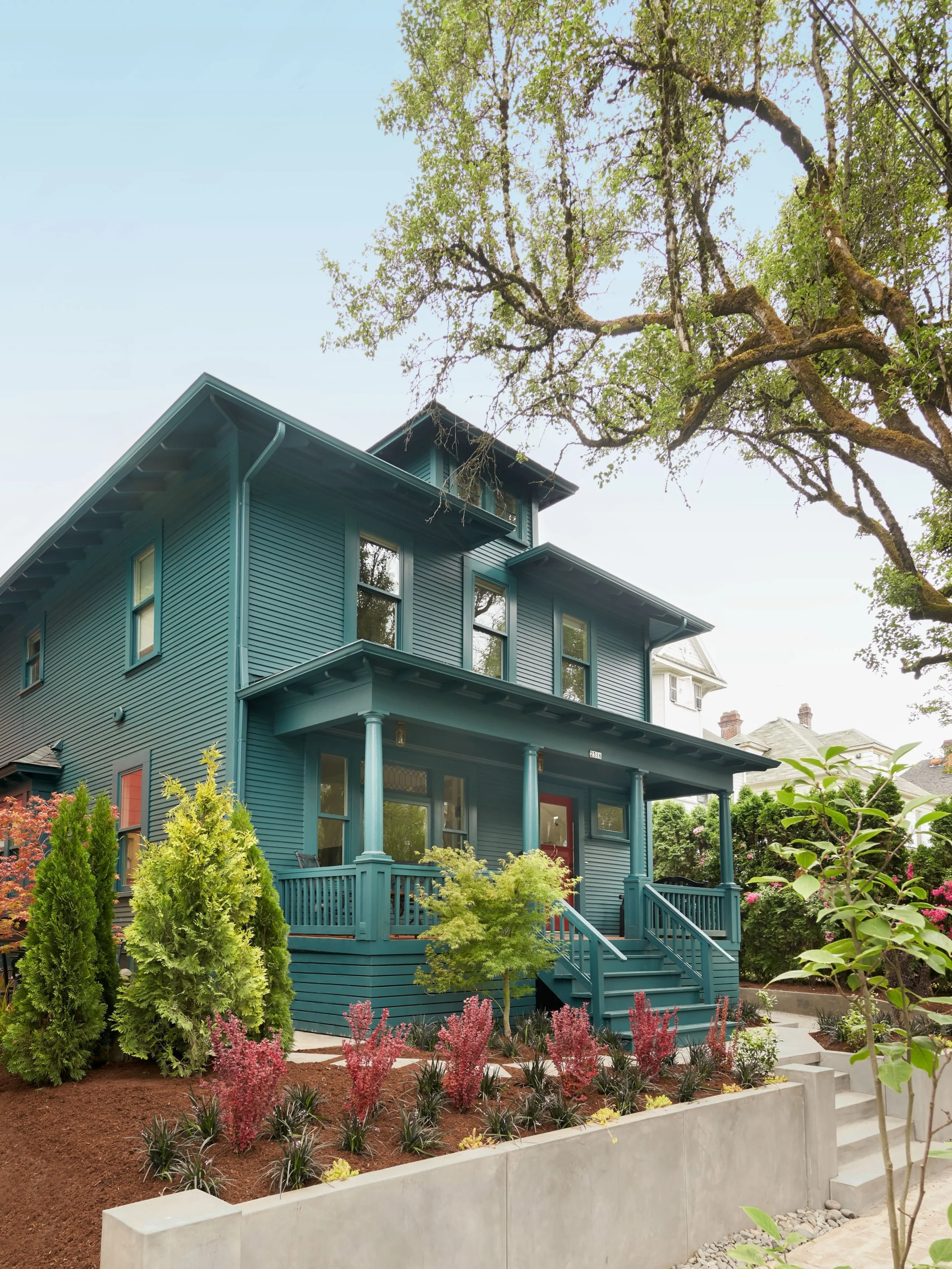 Bold color. Timeless architecture. A home that was meant to stand out.

#portlandinteriordesigner #portlandarchitecture #historichomes
