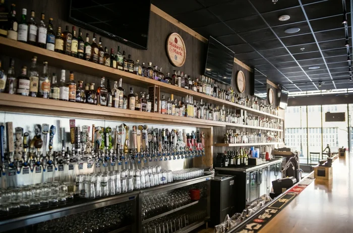 Bar 4 - Milwaukee | DOC's Commerce Smokehouse