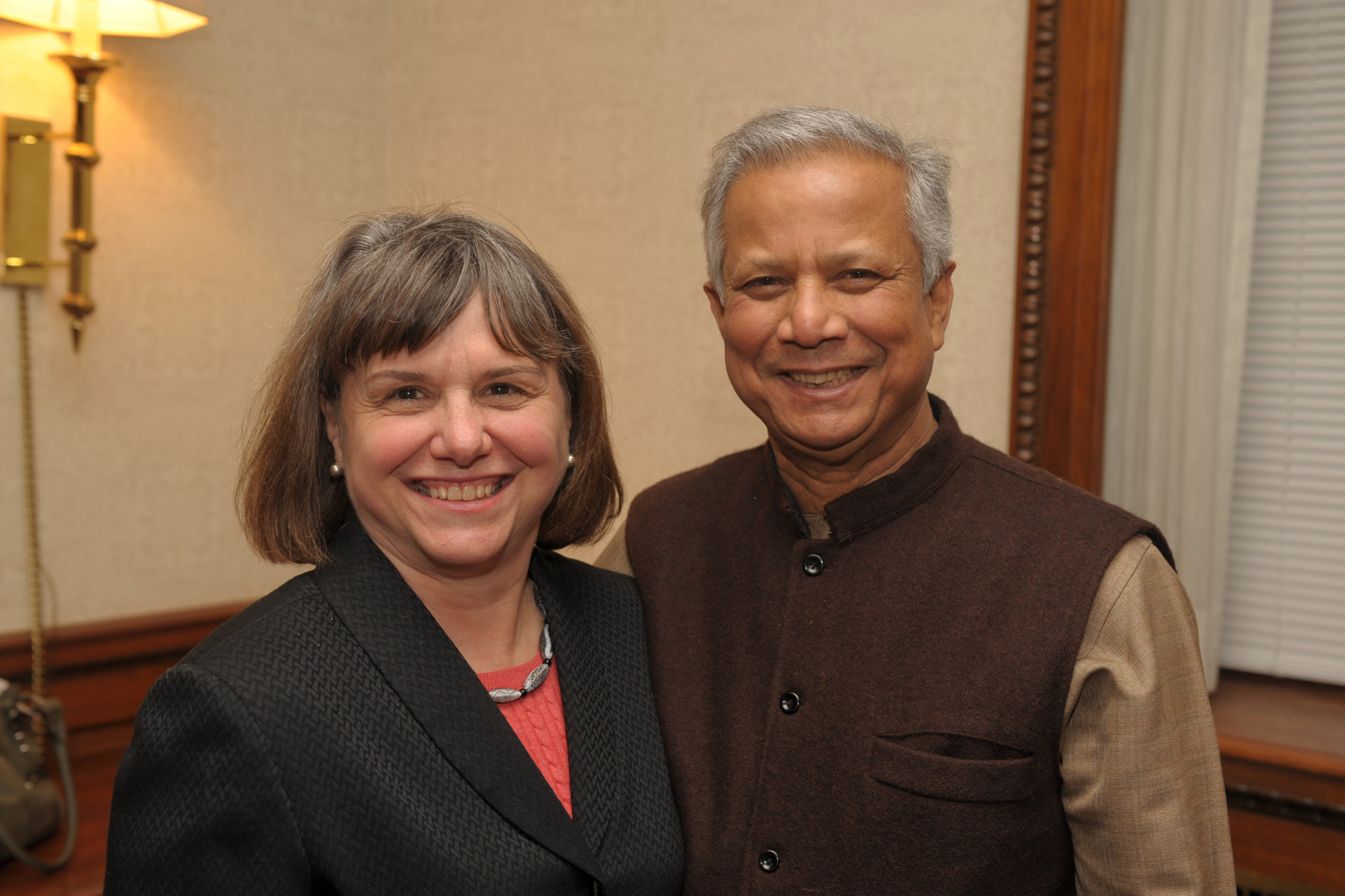 Introducing Dr. Mohammad Yunis of Grameen Bank at the Syracuse University Speaker Series (2010) 